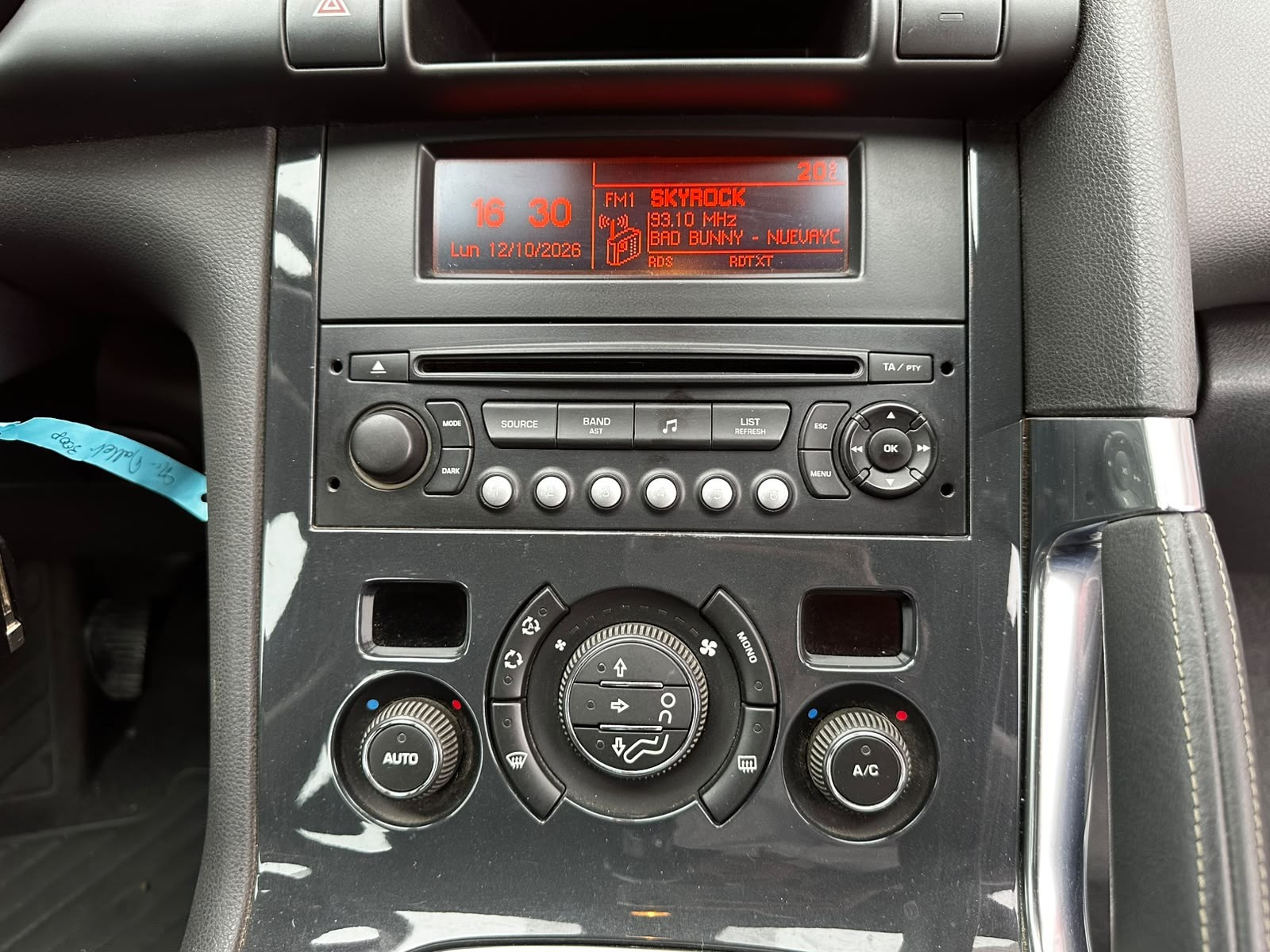 Peugeot 3008 1.6 HDi 120 CV Premium – GARANTIE 12 MOIS — photo 17
