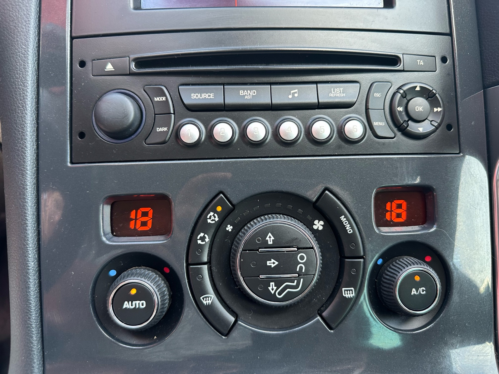 Peugeot 3008 1.6 HDI 112 CH BUSINESS – GARANTIE 12 MOIS — photo 24