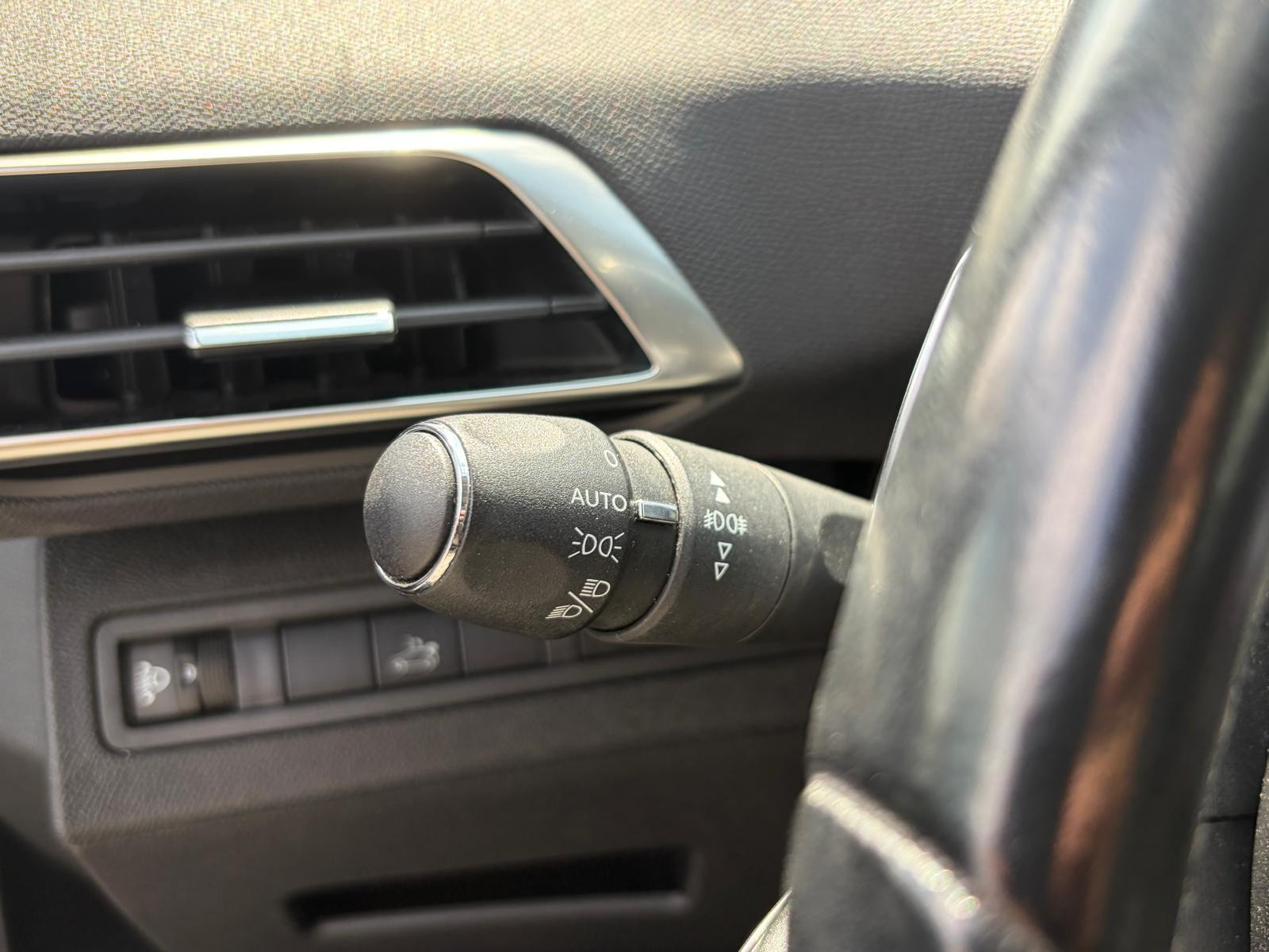Peugeot 3008 II - vue 1