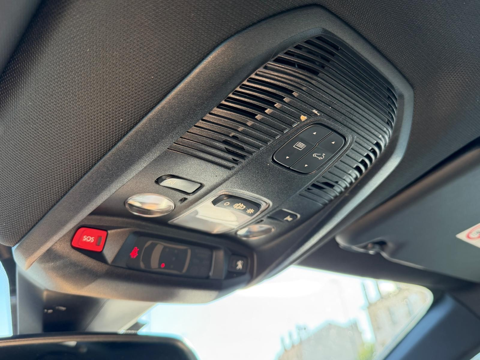 Peugeot 3008 II - vue 1