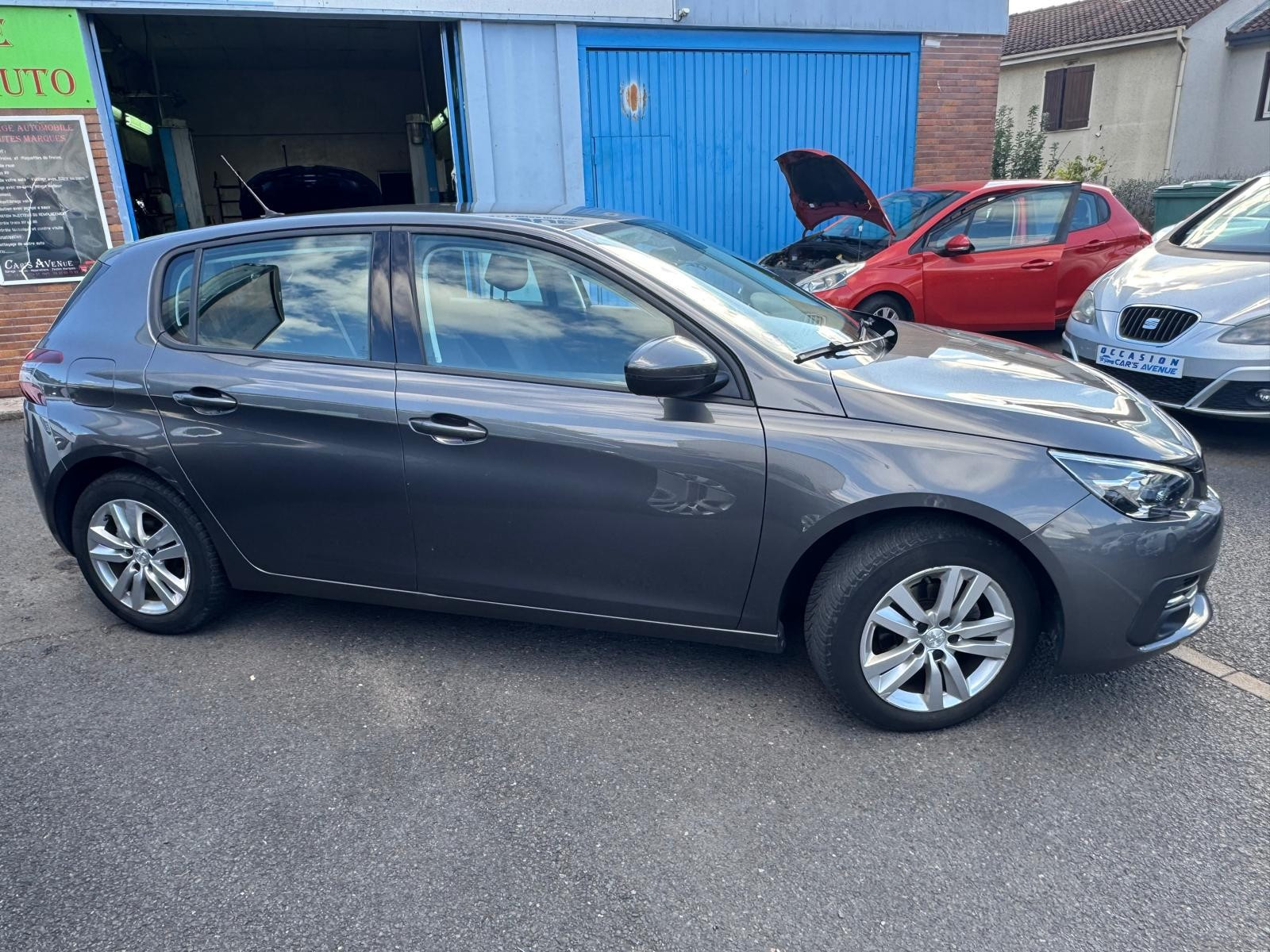 Peugeot 308 - vue 1