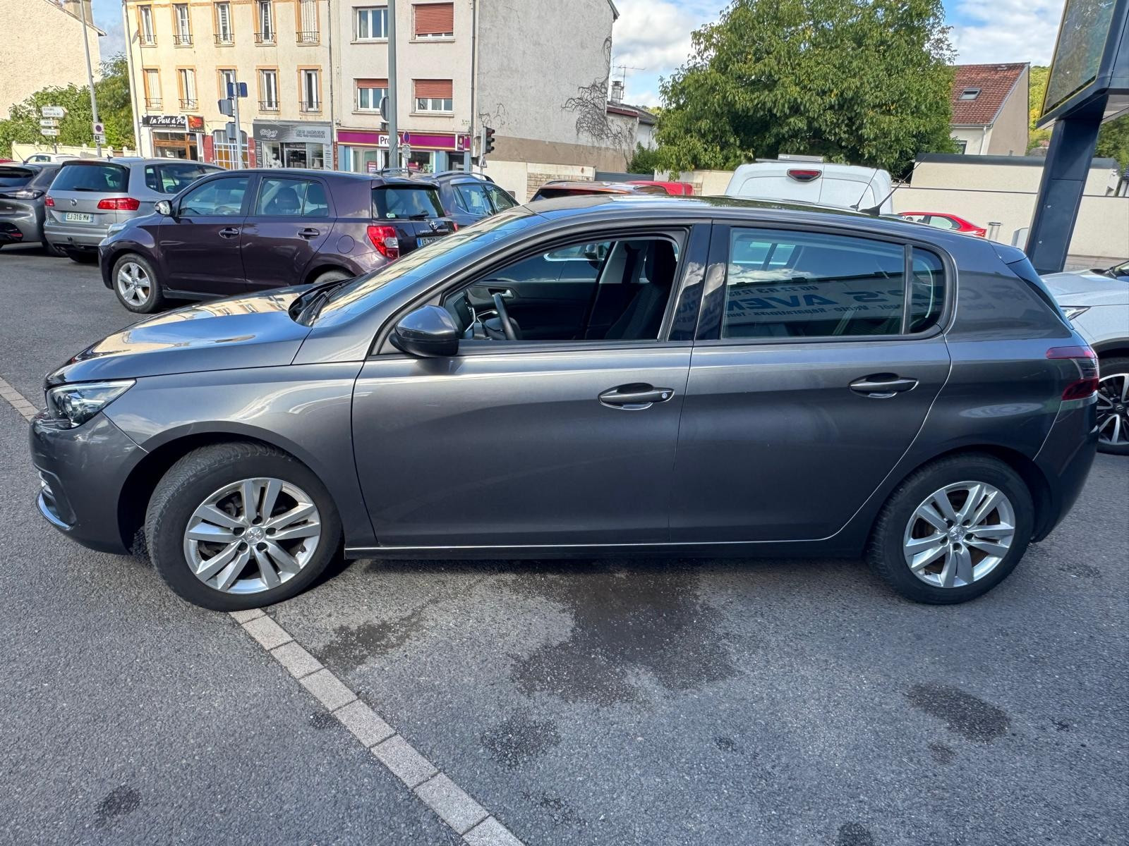 Peugeot 308 - vue 1