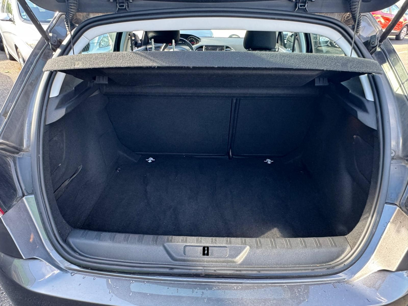 Peugeot 308 - vue 1