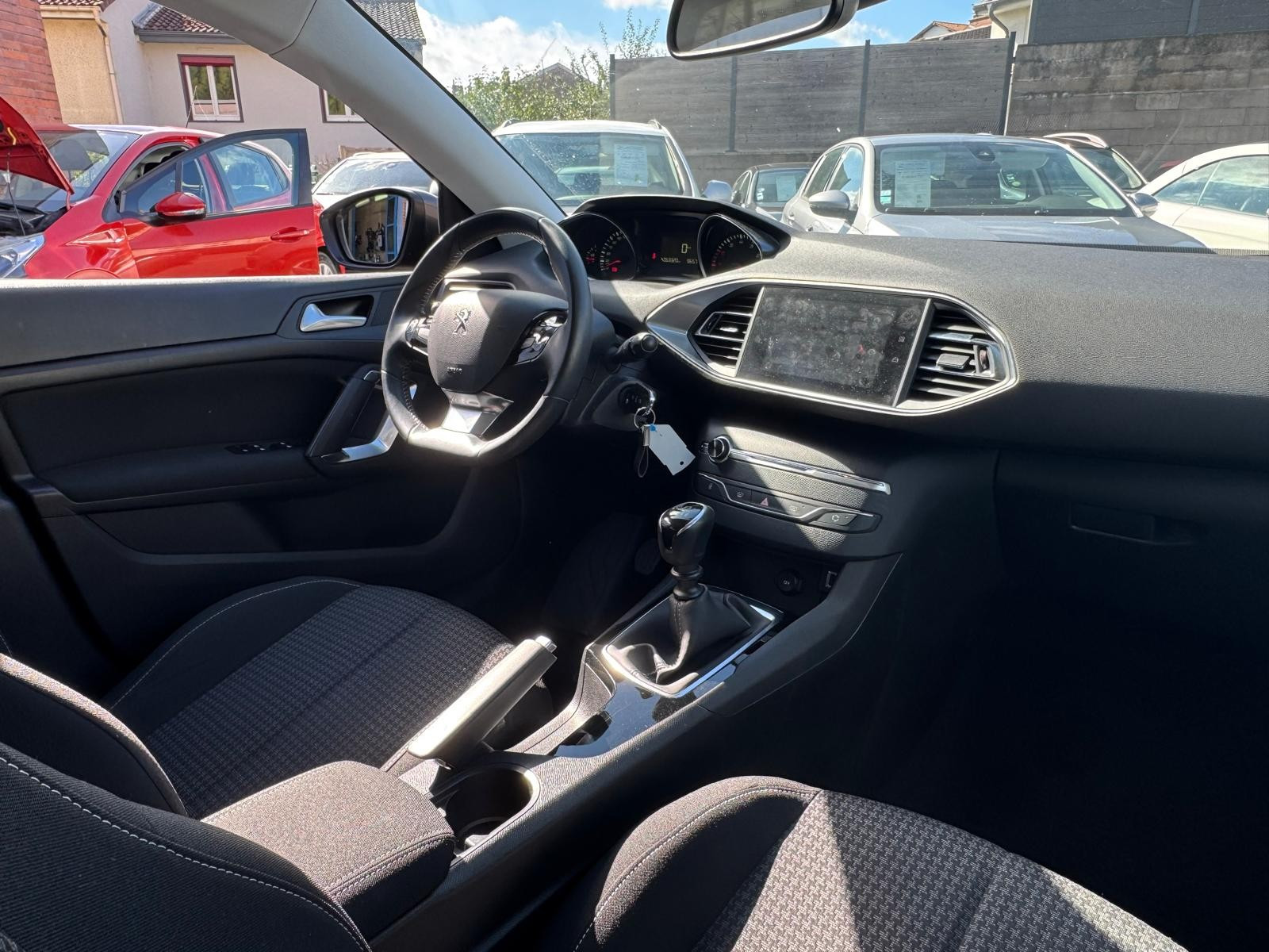 Peugeot 308 - vue 1