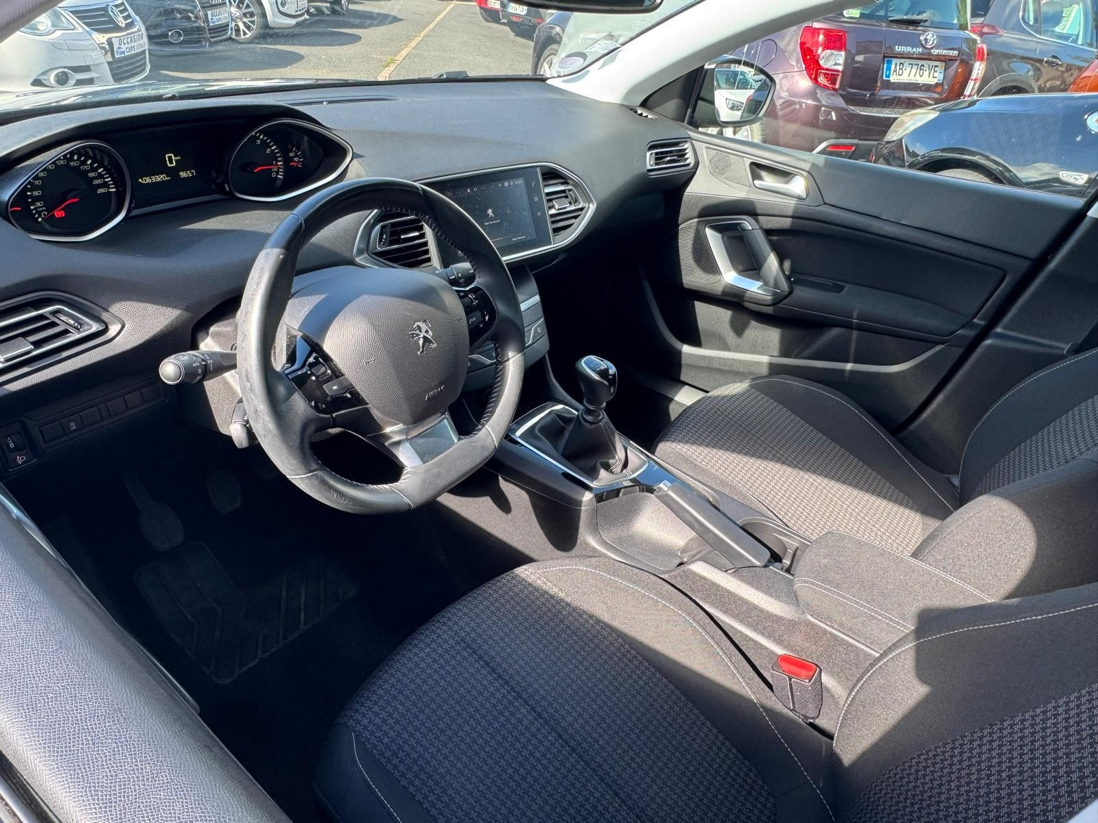 Peugeot 308 - vue 1