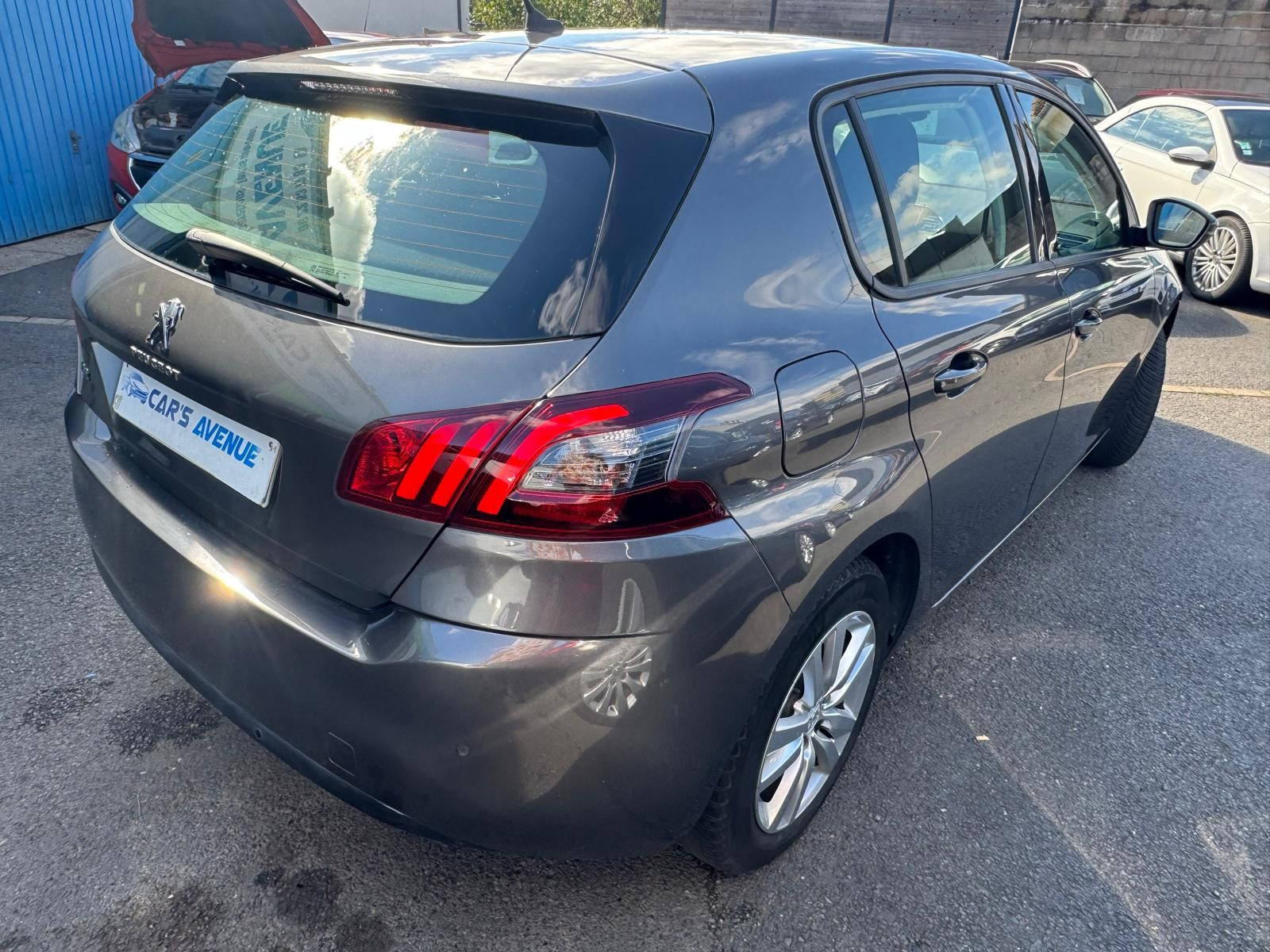 Peugeot 308 - vue 1