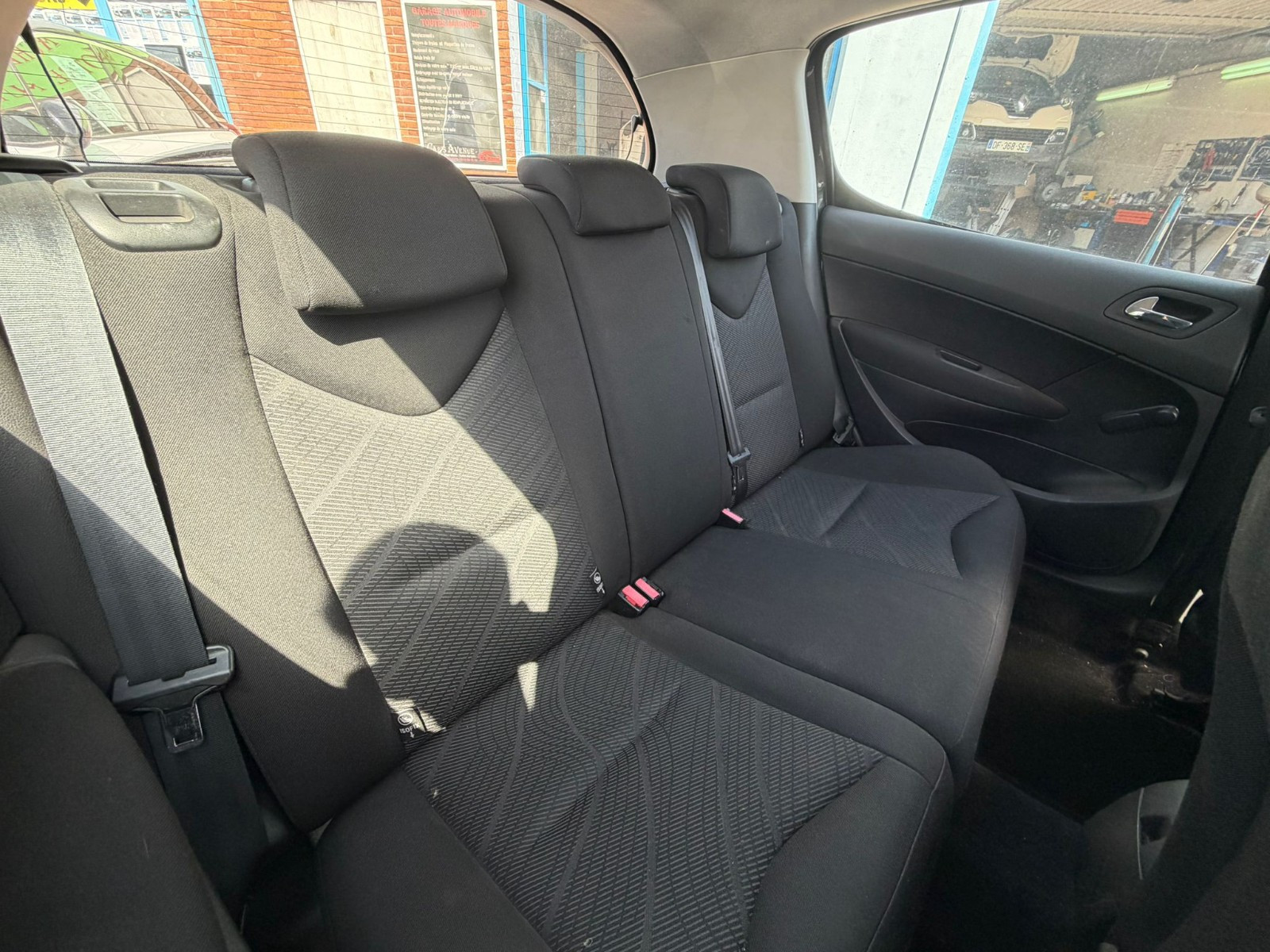 Peugeot 308 - vue 1