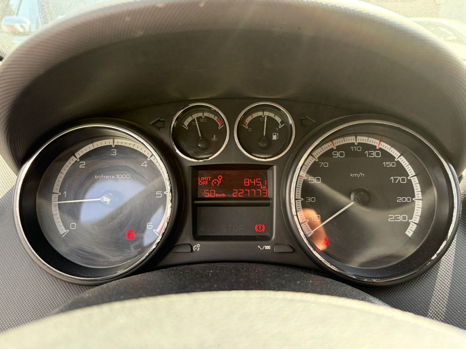 Peugeot 308 - vue 1
