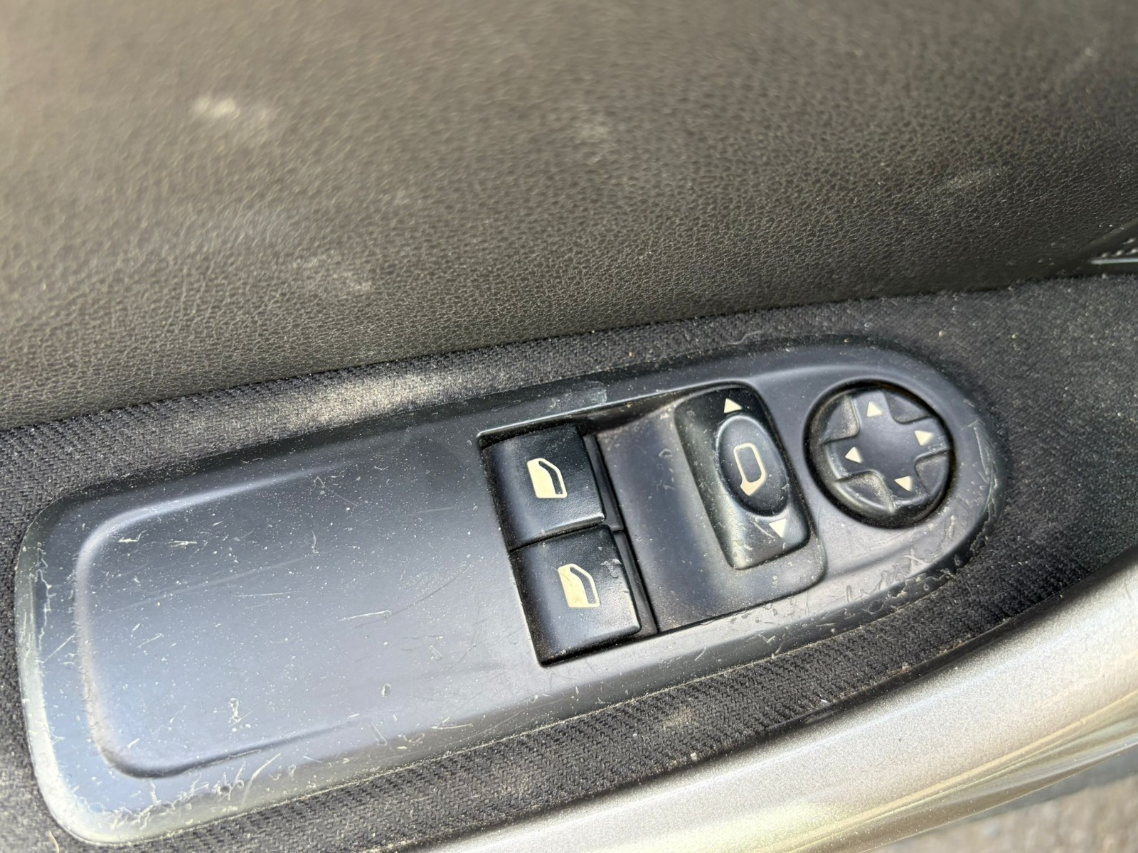 Peugeot 308 - vue 1