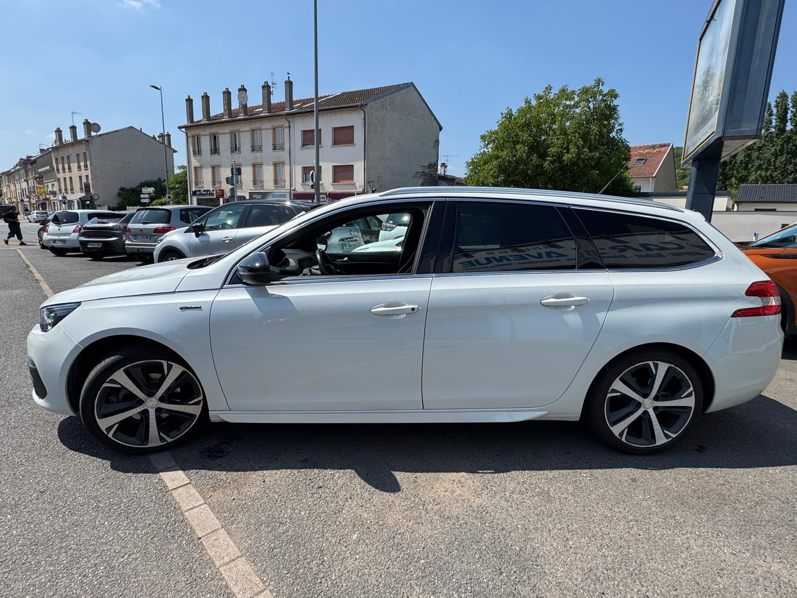 Peugeot 308 SW - vue 1