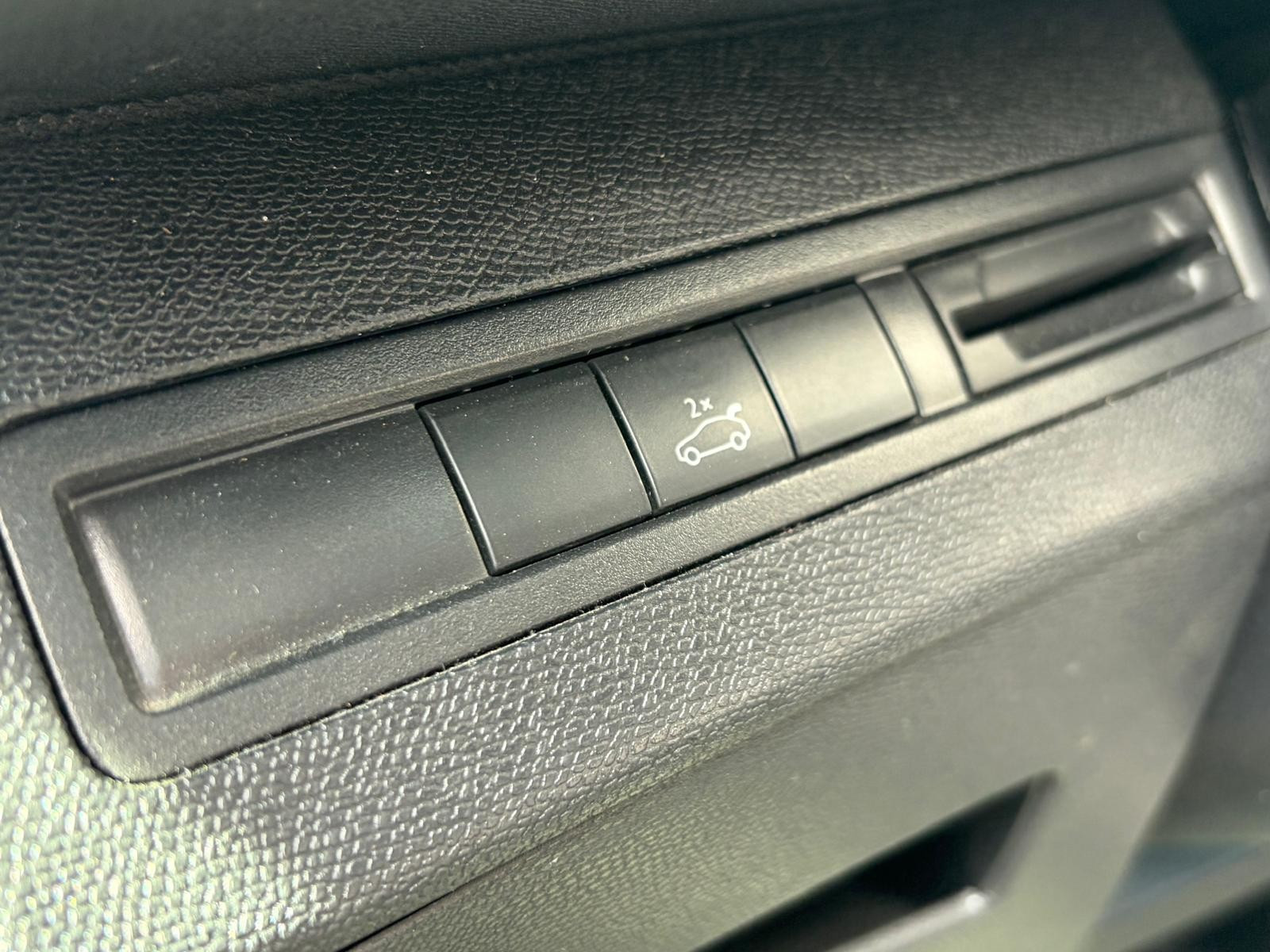 Peugeot 5008 - vue 1