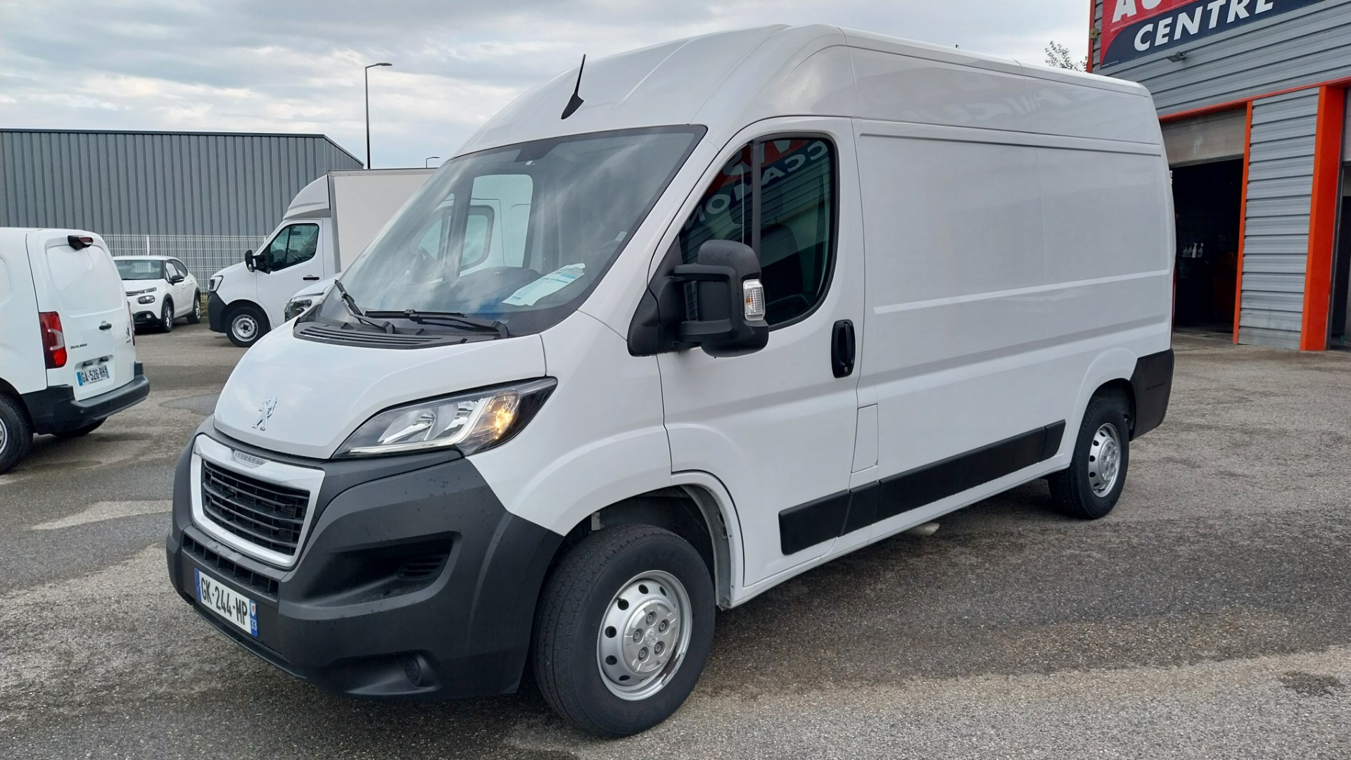 Peugeot Boxer 330 L2H2 blue HDI 120 chevaux premium