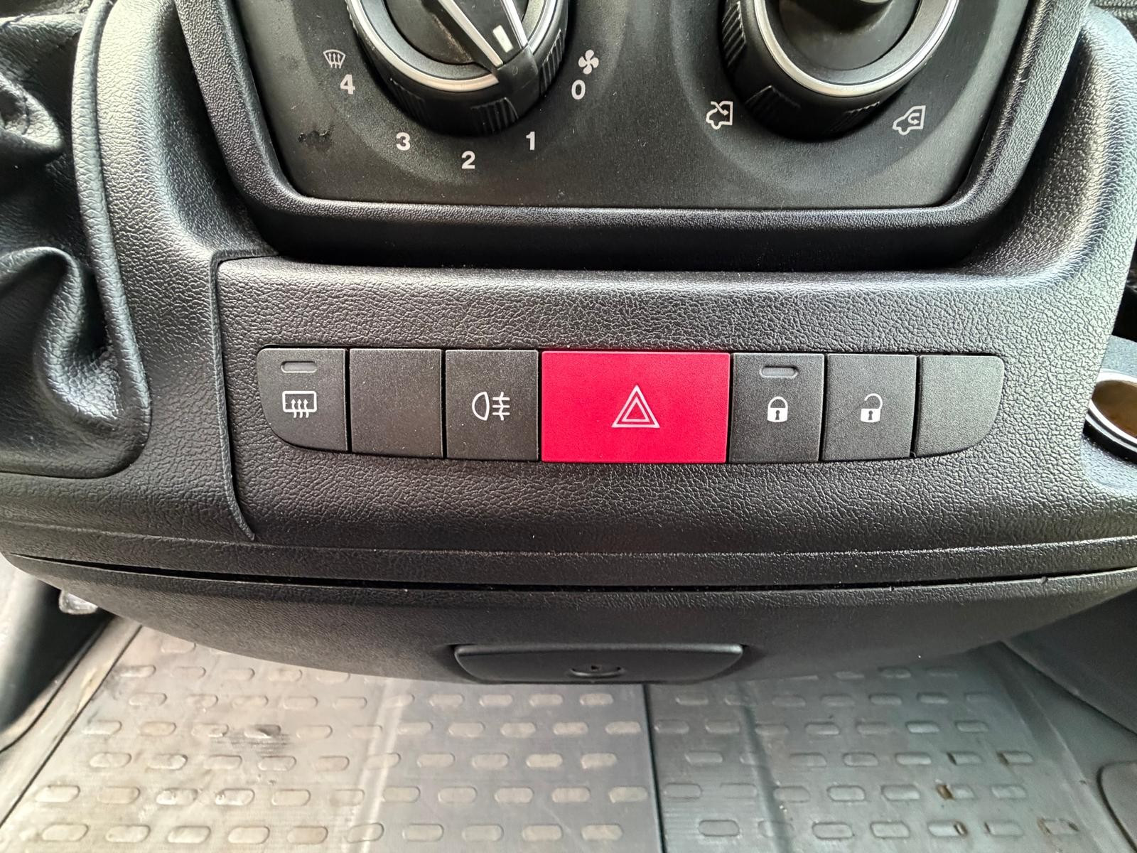 Peugeot Boxer  Combi empatt.3000mm - vue 1