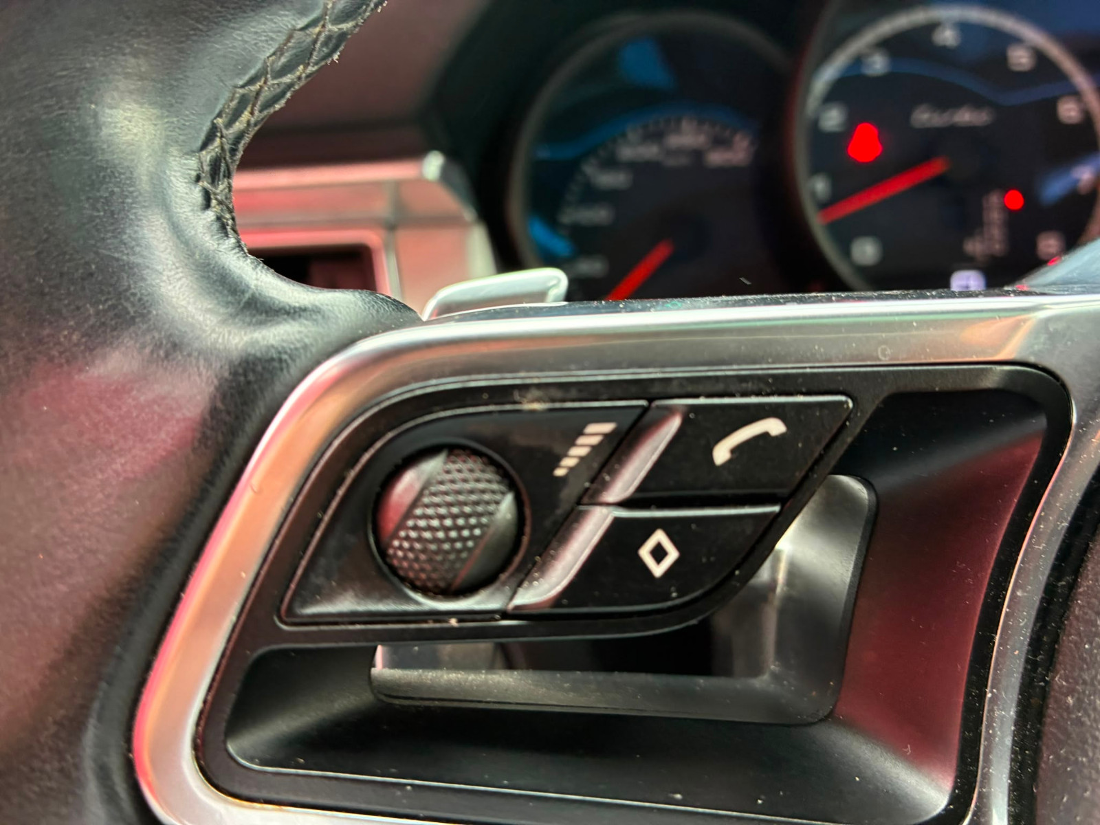 Porsche Macan Turbo PDK 3.6i V6 PACK CHRONO- GARANTIE 12 MOIS — photo 25