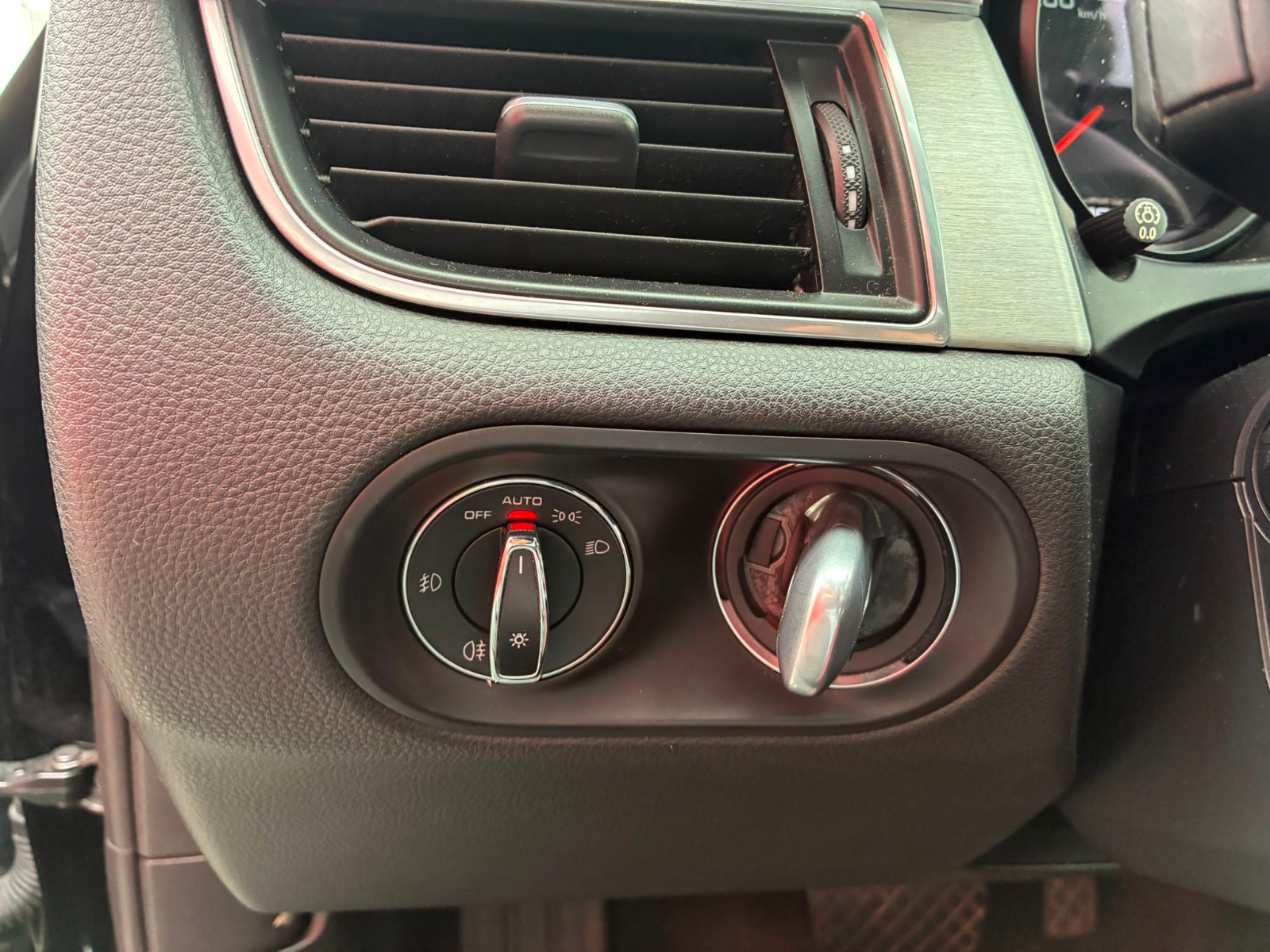 Porsche Macan Turbo PDK 3.6i V6 PACK CHRONO- GARANTIE 12 MOIS — photo 37