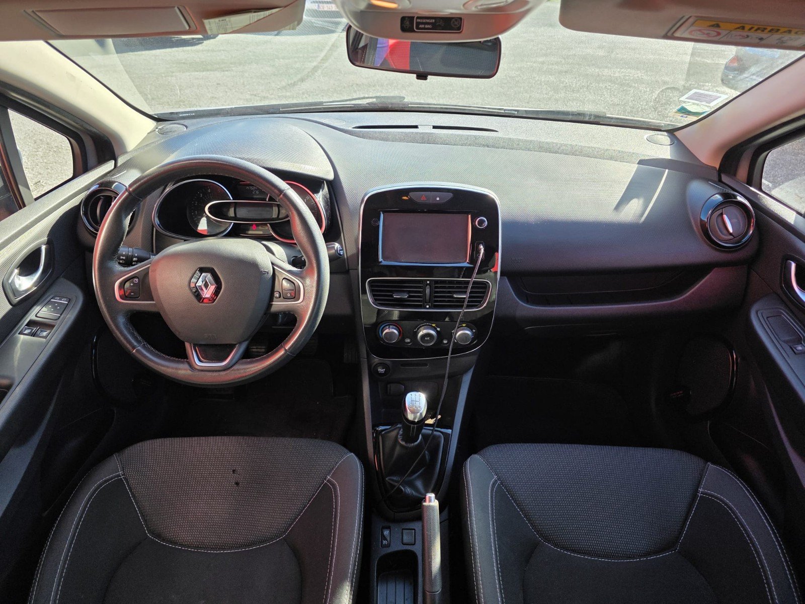 Renault Clio IV 1.5 dCi 90ch energy Zen 5p -Garantie 12 mois- — photo 9