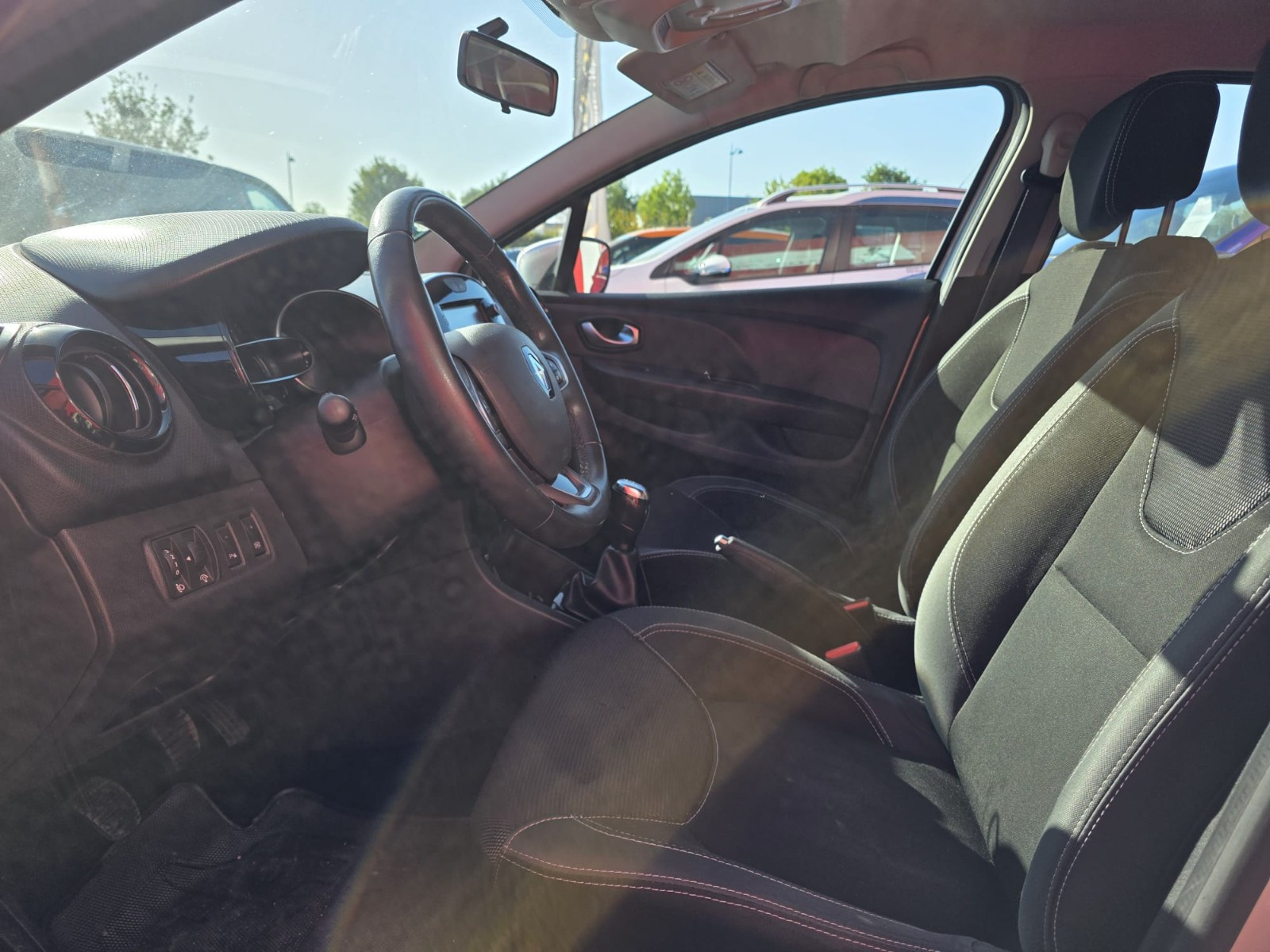Renault Clio IV 1.5 dCi 90ch energy Zen 5p -Garantie 12 mois- — photo 11