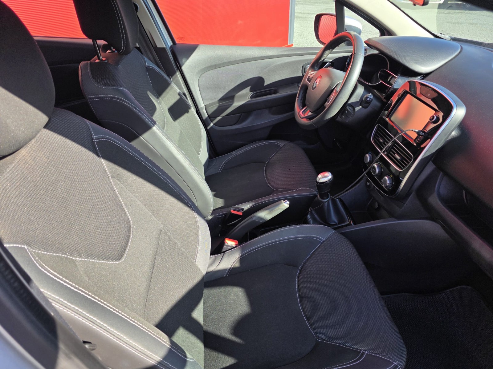 Renault Clio IV 1.5 dCi 90ch energy Zen 5p -Garantie 12 mois- — photo 14