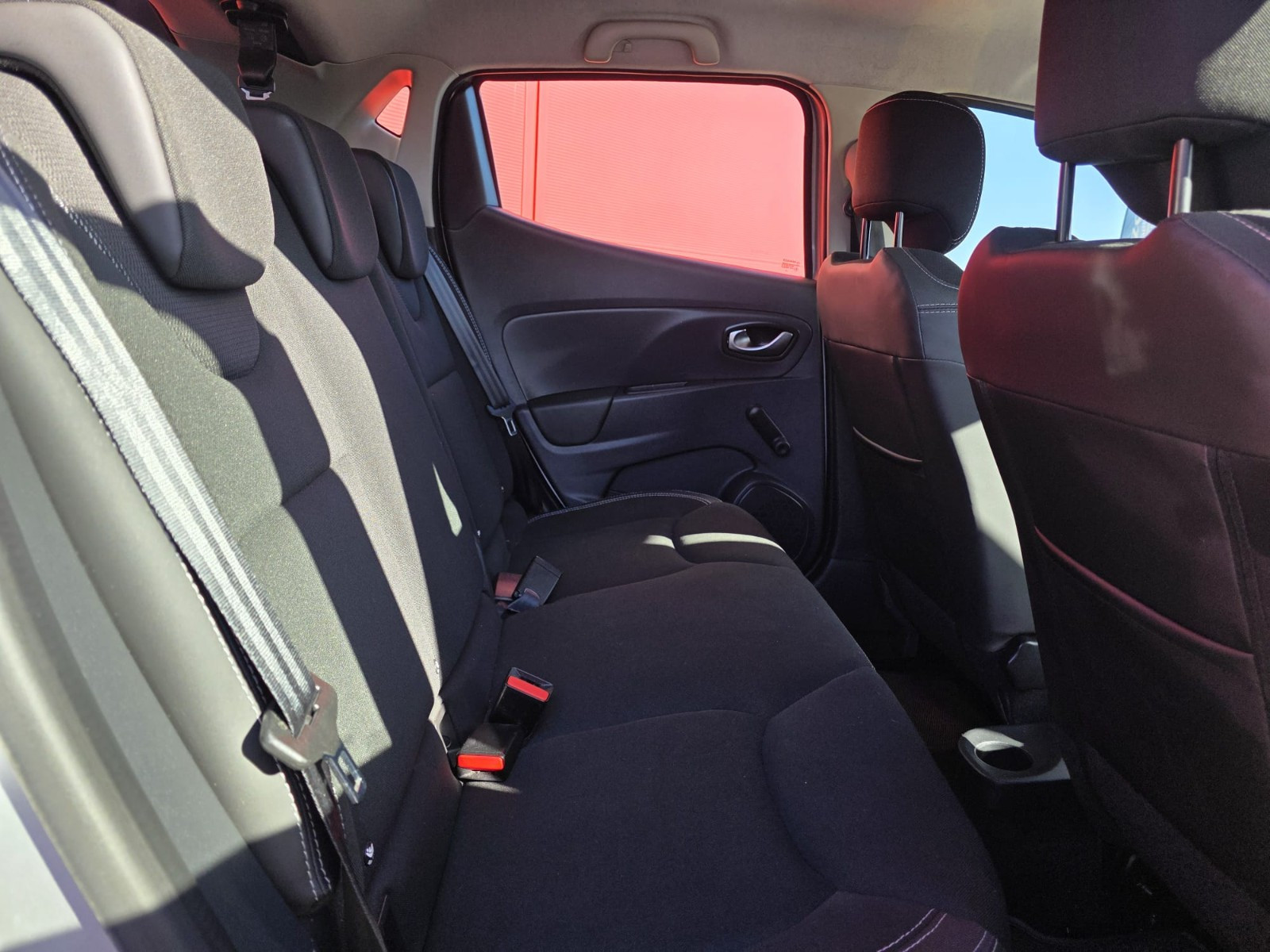 Renault Clio IV 1.5 dCi 90ch energy Zen 5p -Garantie 12 mois- — photo 17