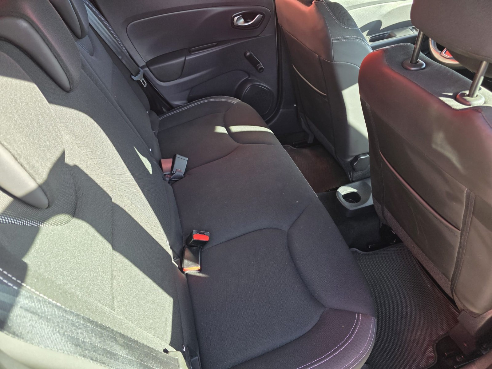 Renault Clio IV 1.5 dCi 90ch energy Zen 5p -Garantie 12 mois- — photo 18