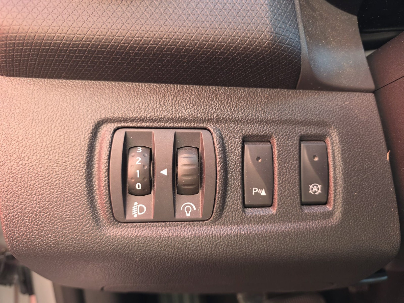 Renault Clio IV 1.5 dCi 90ch energy Zen 5p -Garantie 12 mois- — photo 22