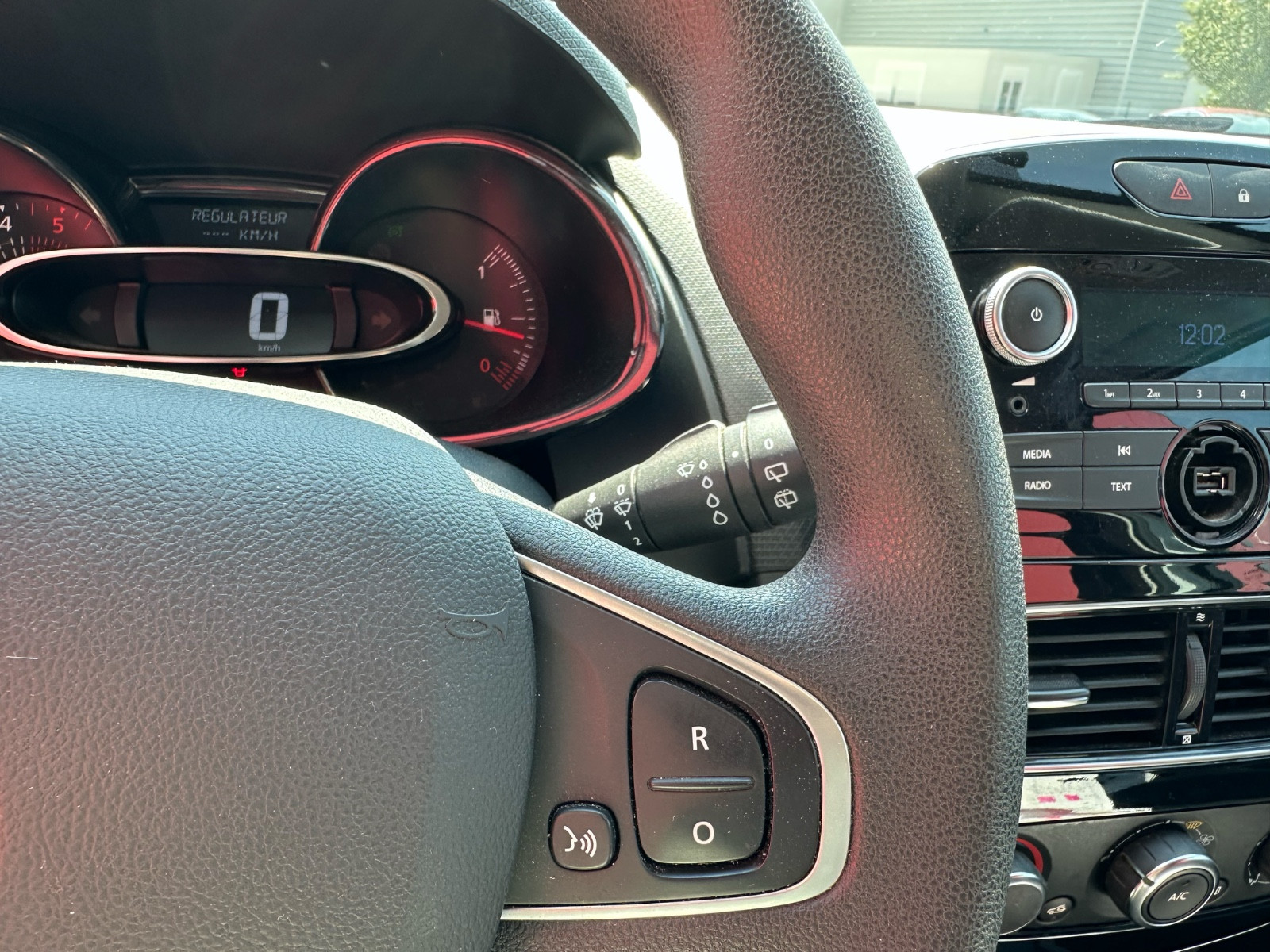 Renault CLIO IV 1.5 DCI 75 CH SOCIÉTÉ – GARANTIE 12 MOIS — photo 18