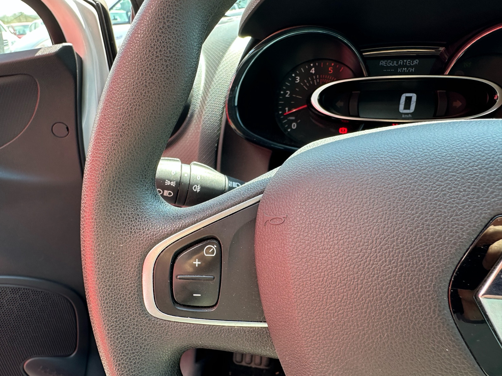 Renault CLIO IV 1.5 DCI 75 CH SOCIÉTÉ – GARANTIE 12 MOIS — photo 17