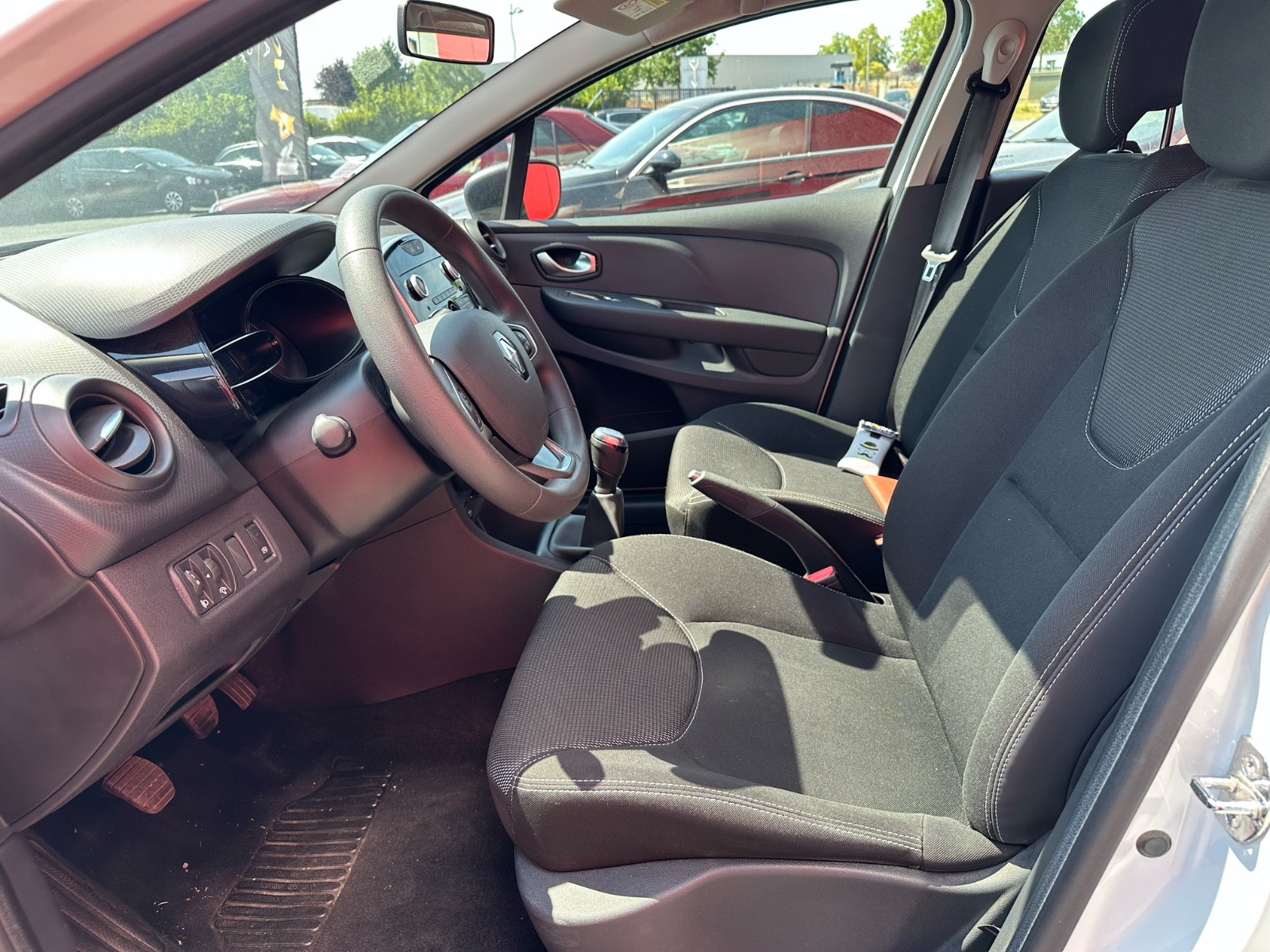Renault CLIO IV 1.5 DCI 75 CH SOCIÉTÉ – GARANTIE 12 MOIS — photo 11
