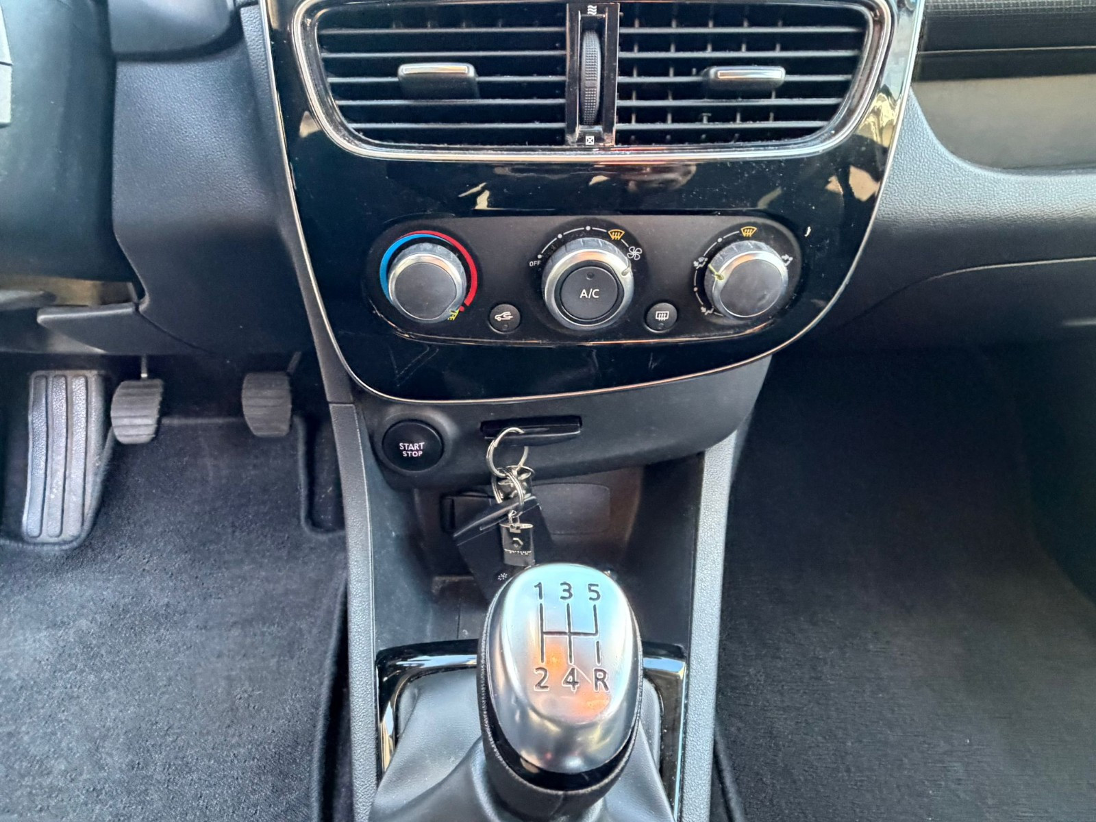 Renault CLIO IV ESTATE - vue 1