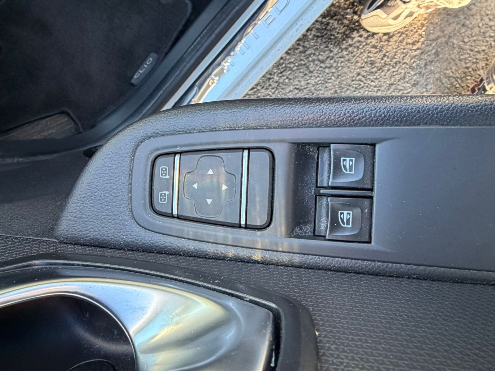 Renault CLIO IV ESTATE - vue 1