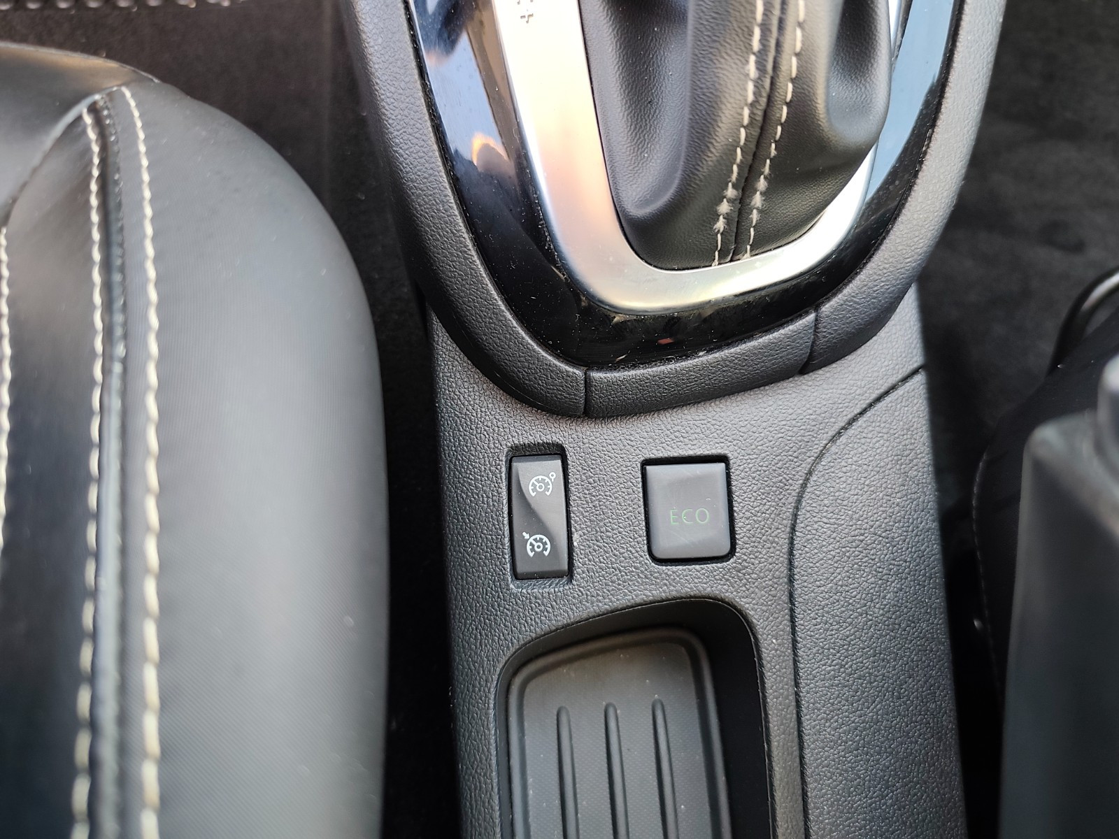 Renault CLIO TCE 120 ENERGY EDC INITIALE PARIS - vue 1