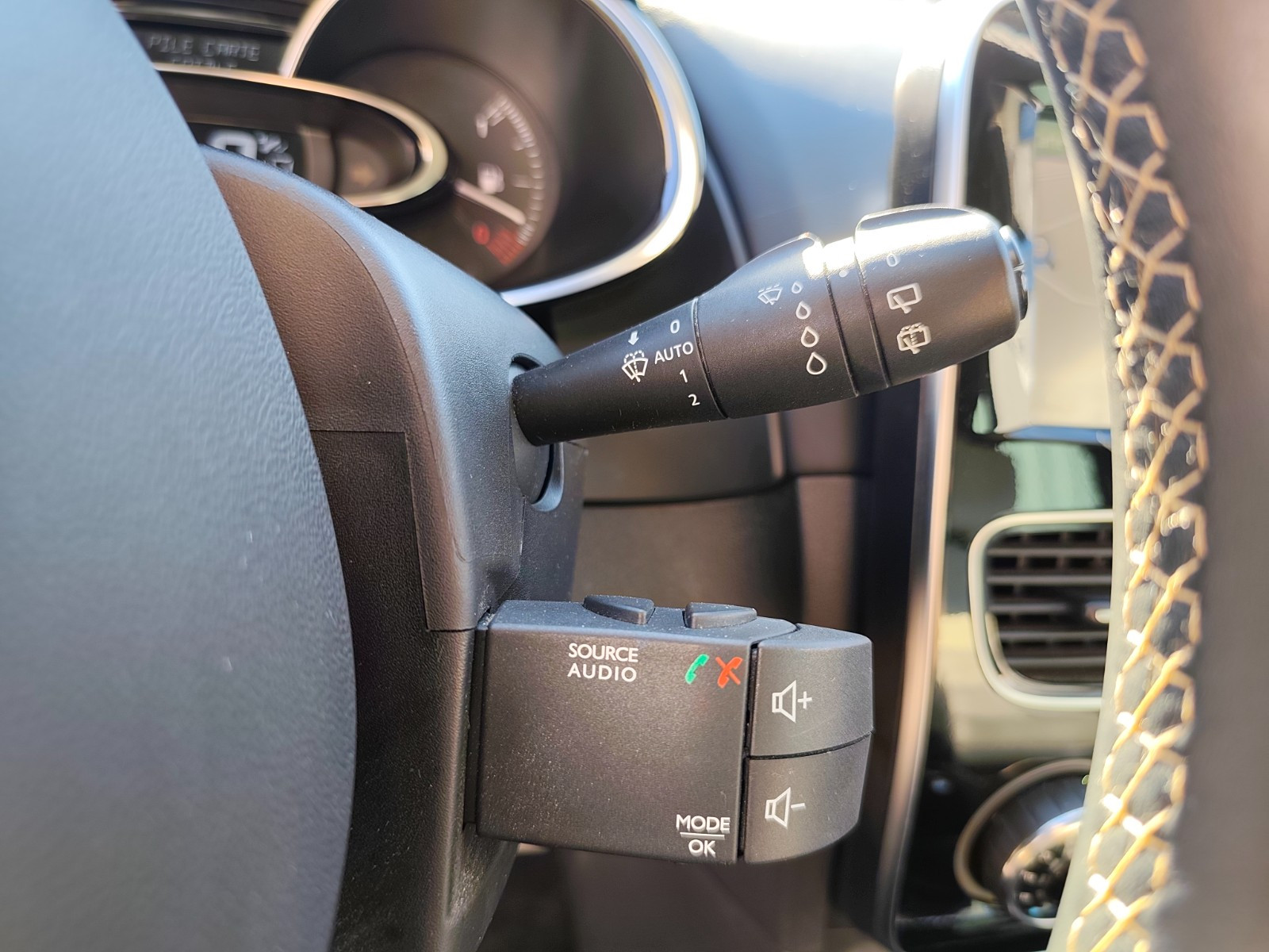 Renault CLIO TCE 120 ENERGY EDC INITIALE PARIS - vue 1