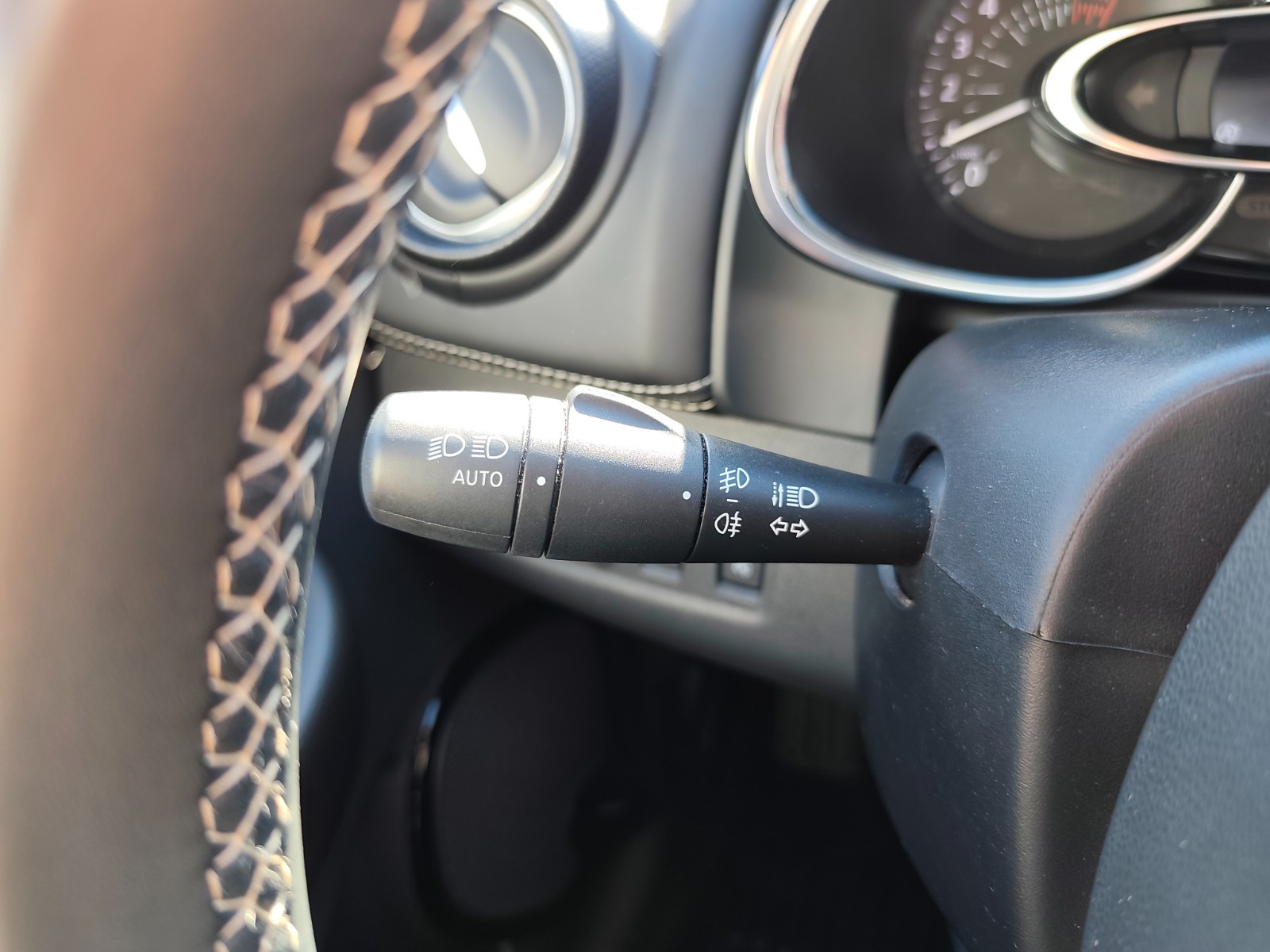 Renault CLIO TCE 120 ENERGY EDC INITIALE PARIS - vue 1