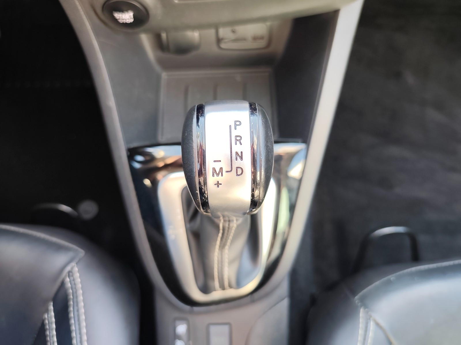 Renault CLIO TCE 120 ENERGY EDC INITIALE PARIS - vue 1