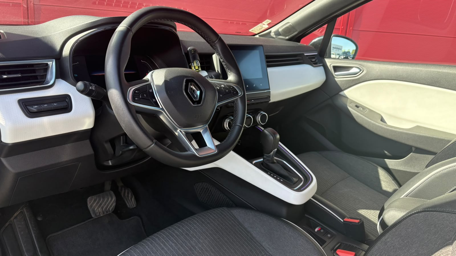 Renault CLIO V TECHNO 1.6 HY 140 CV ENTRETIEN RENAULT – GARANTIE 12 MOIS — photo 11