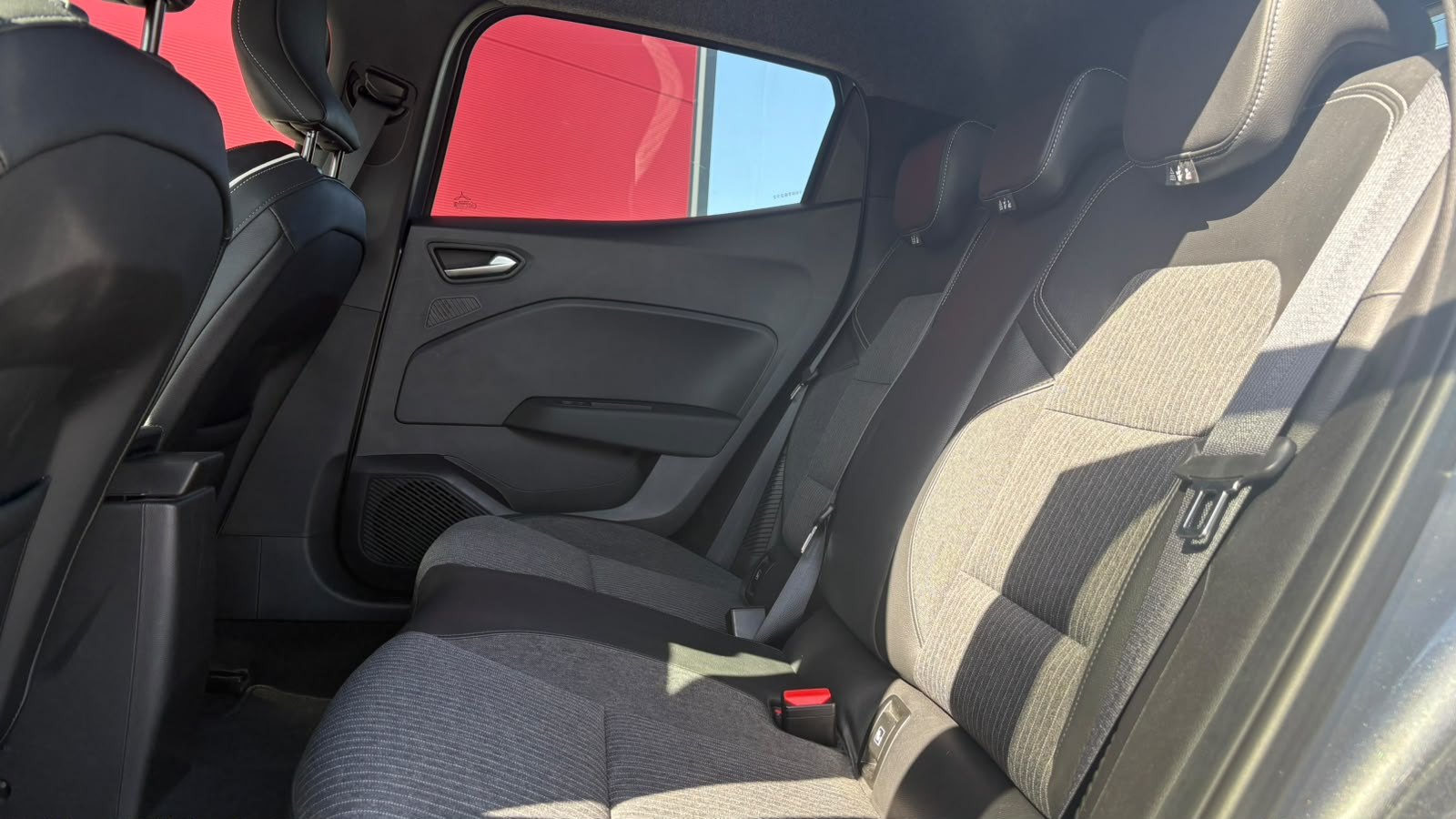 Renault CLIO V TECHNO 1.6 HY 140 CV ENTRETIEN RENAULT – GARANTIE 12 MOIS — photo 25