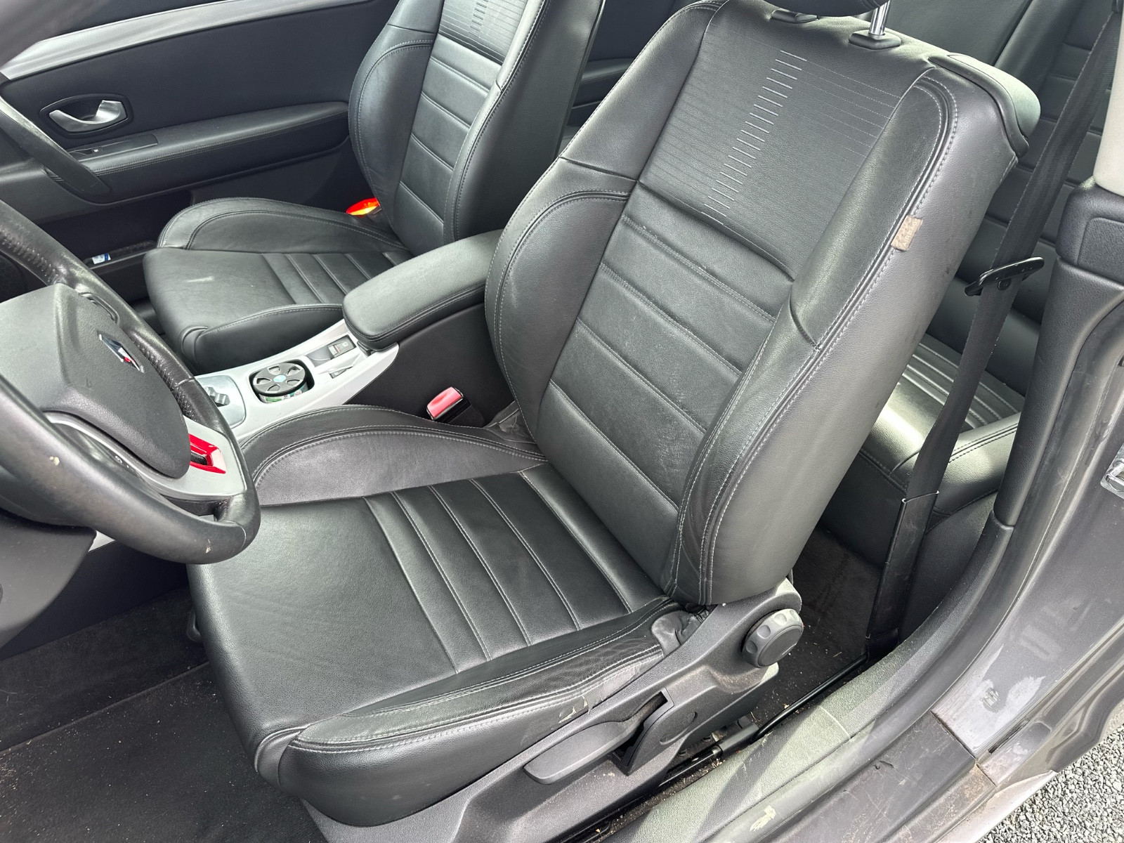 Renault Laguna Coupe 2.0 DCI 150 CH DYNAMIQUE – GARANTIE 12 MOIS — photo 12