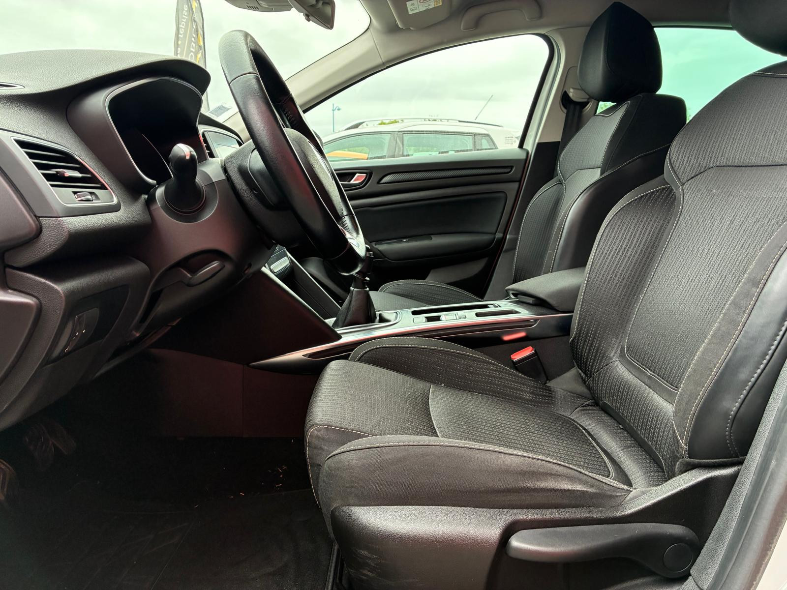 Renault Mégane 1.2 TCe 100ch energy Limited – GARANTIE 12 MOIS — photo 10