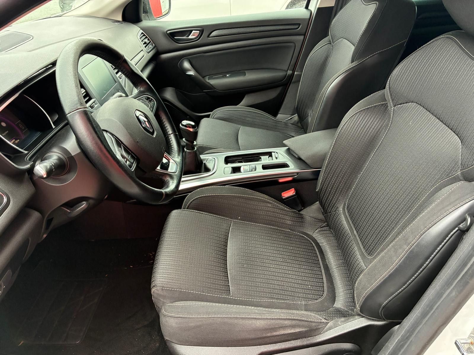 Renault Mégane 1.2 TCe 100ch energy Limited – GARANTIE 12 MOIS — photo 11