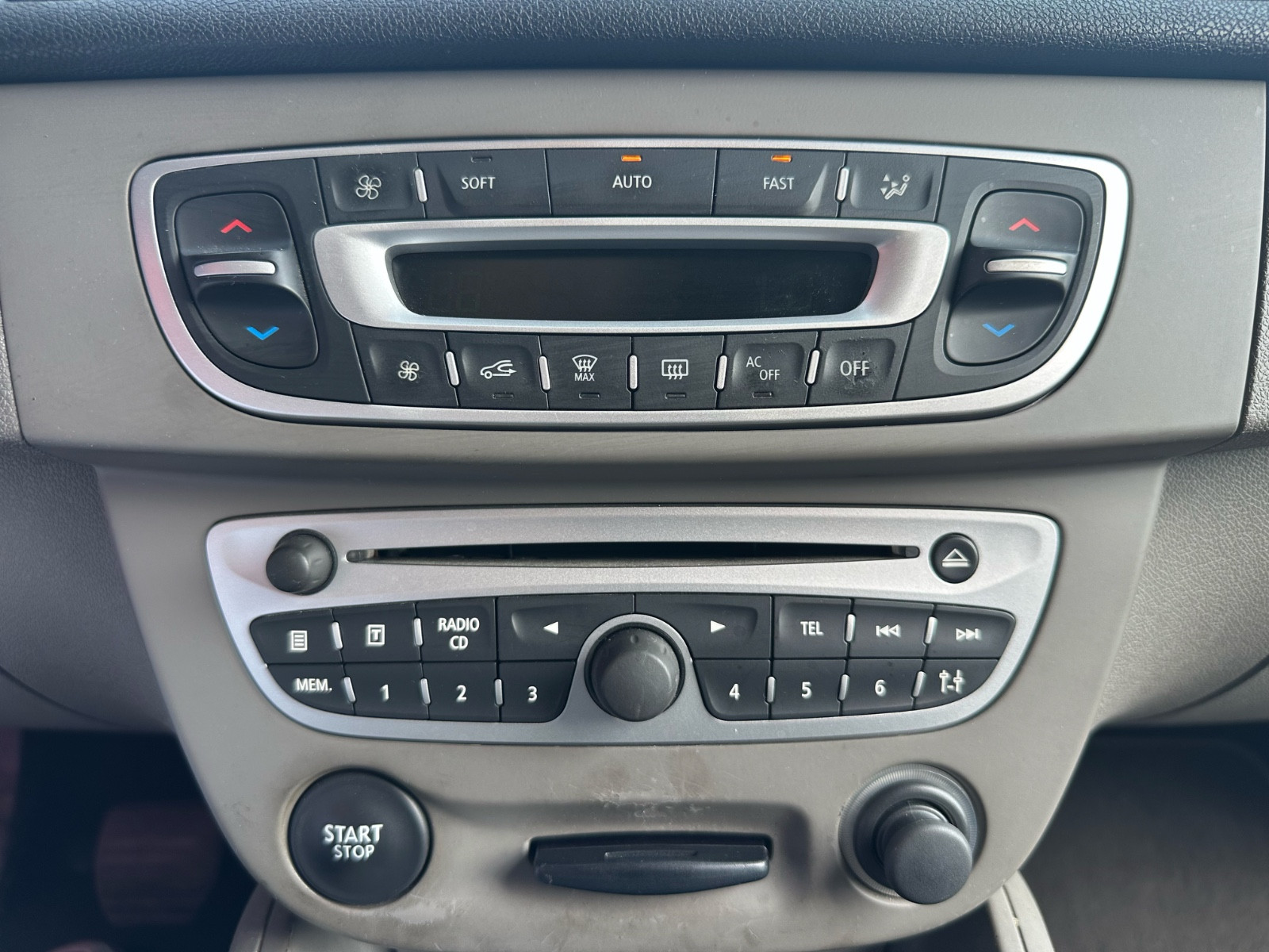 Renault Megane 3 Berline 5 ptes 1.9 DCI 131 CH AUTHENTIQUE – GARANTIE 12 MOIS — photo 14