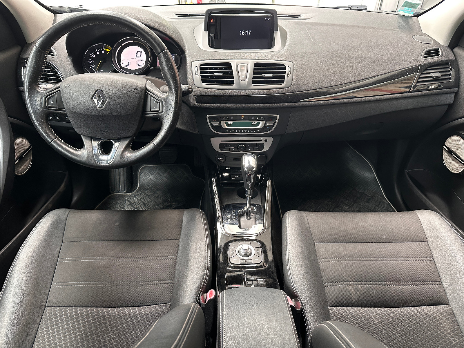 Renault MEGANE III COUPE - vue 1