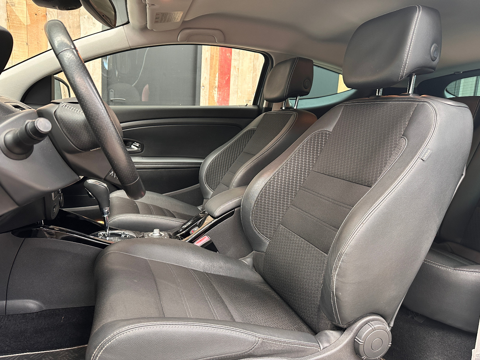 Renault MEGANE III COUPE - vue 1