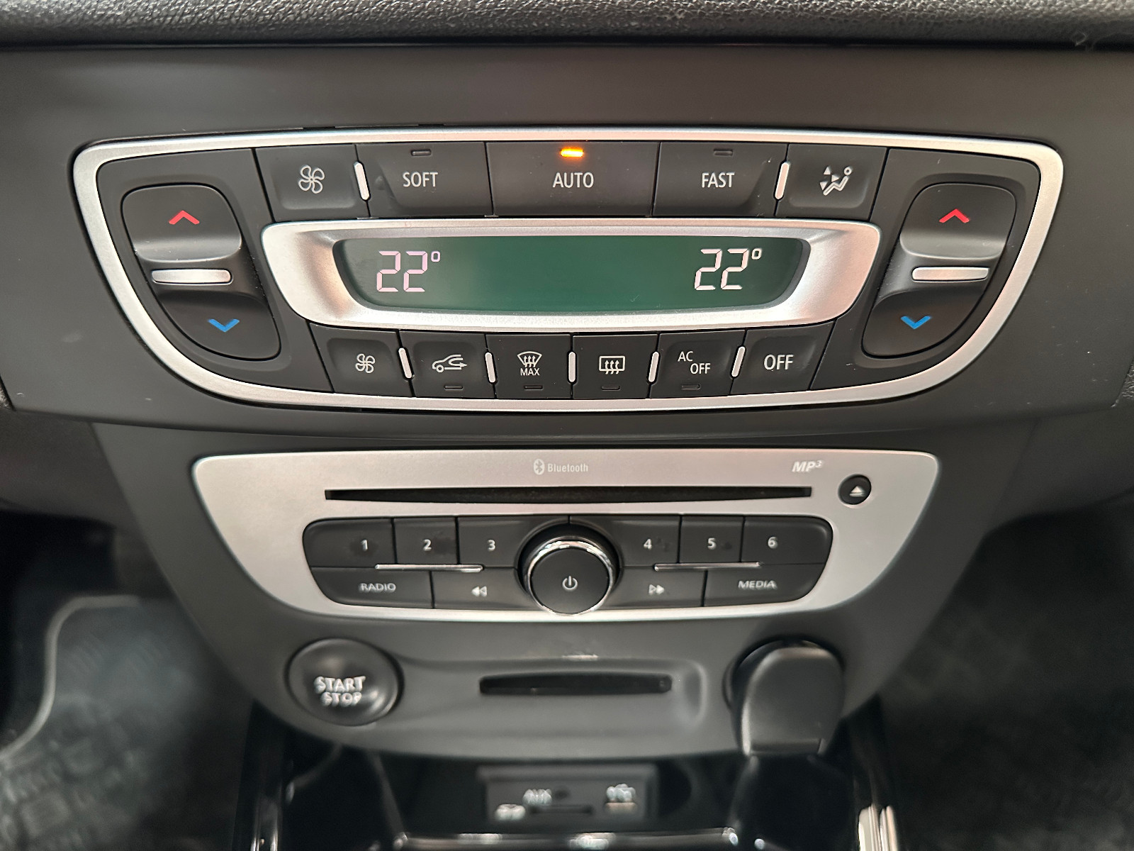 Renault MEGANE III COUPE - vue 1