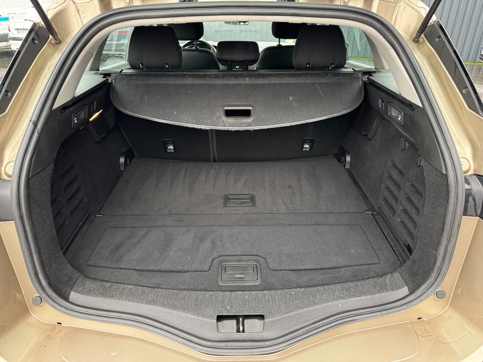 Renault MEGANE IV BREAK - vue 1