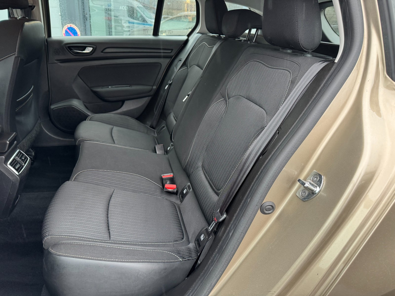 Renault MEGANE IV BREAK - vue 1