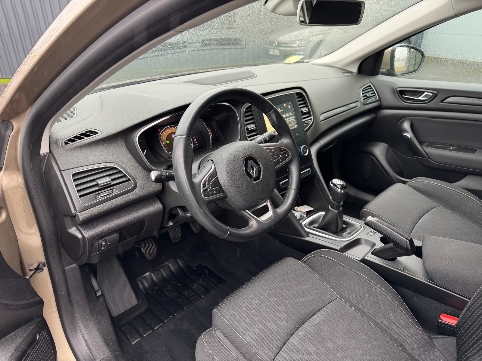 Renault MEGANE IV BREAK - vue 1