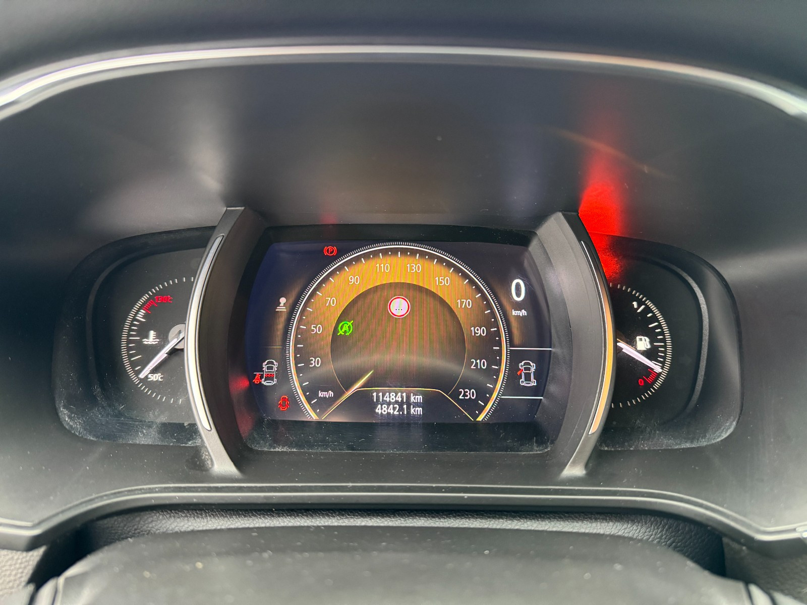 Renault MEGANE IV BREAK - vue 1