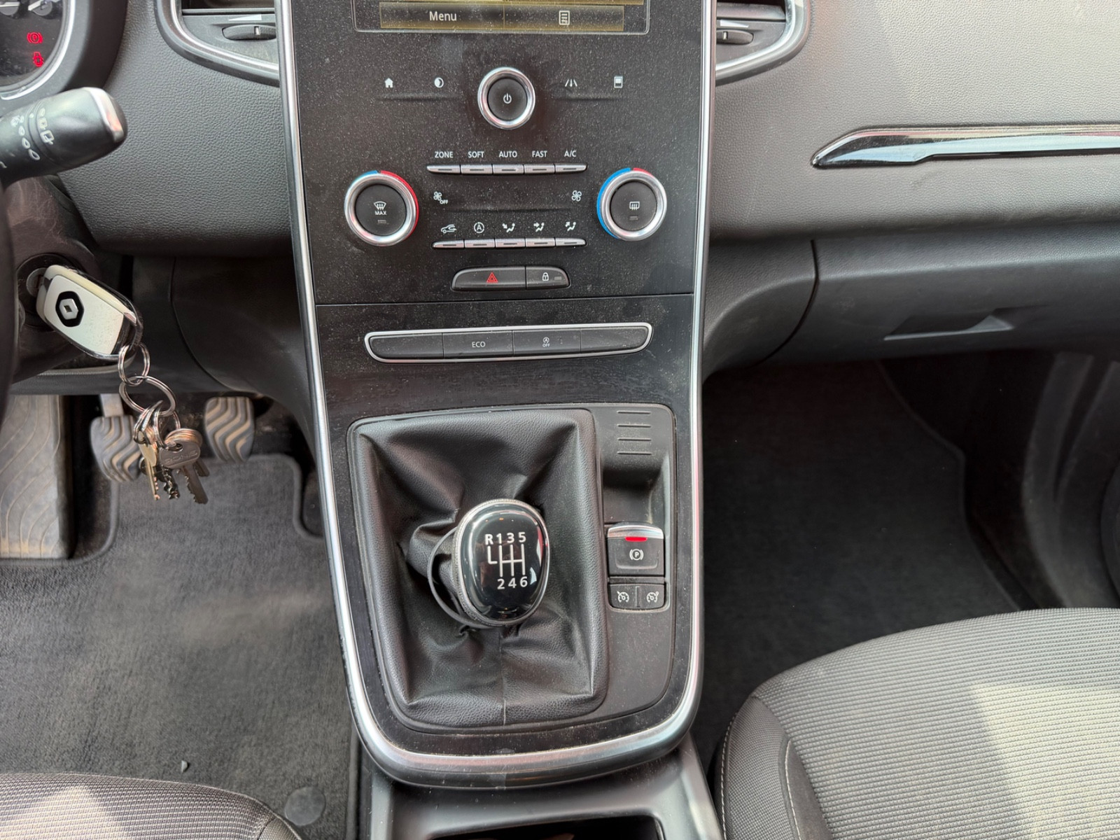 Renault Scénic 1.5 DCI 110CH ENERGY BUSINESS 7 PLACES – GARANTIE 12 MOIS — photo 21