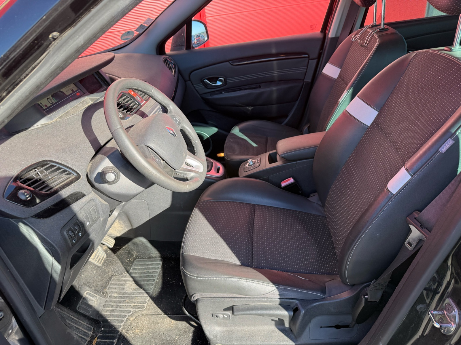 Renault Scénic 1.5 dCi 110ch FAP Privilège EDC Euro5 — photo 12