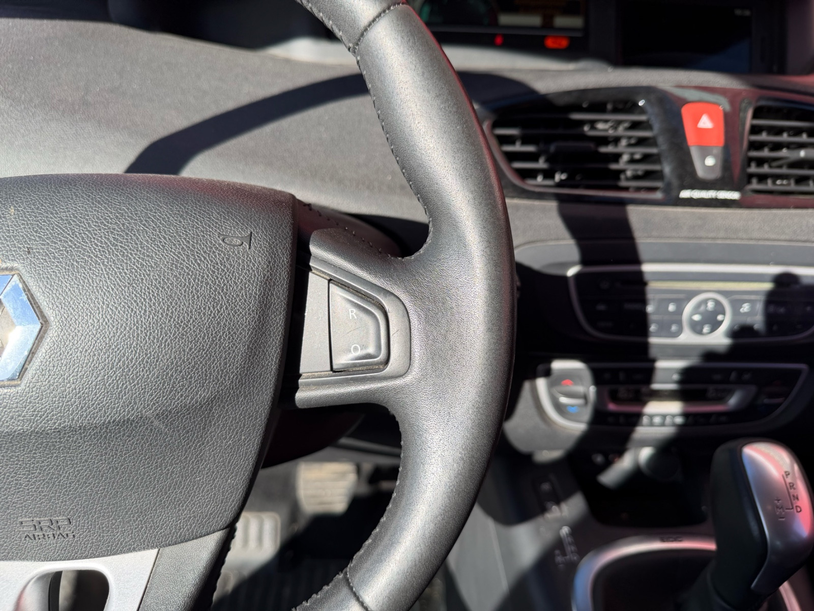 Renault Scénic 1.5 dCi 110ch FAP Privilège EDC Euro5 — photo 16